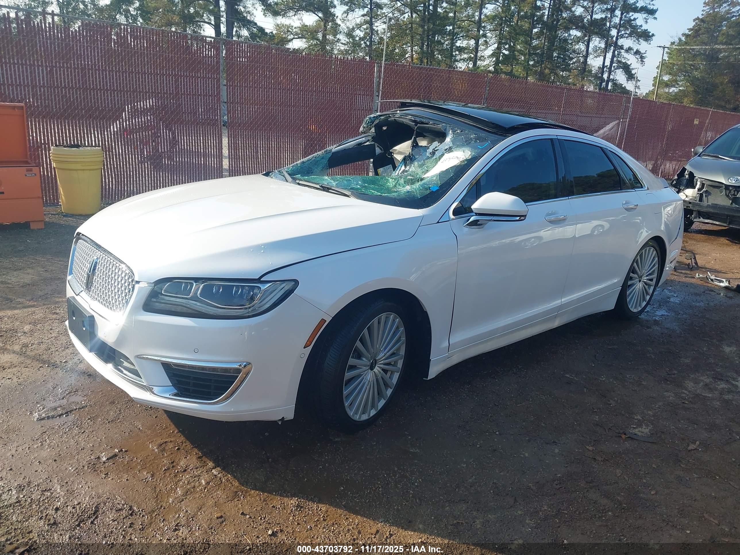 LINCOLN MKZ image 2