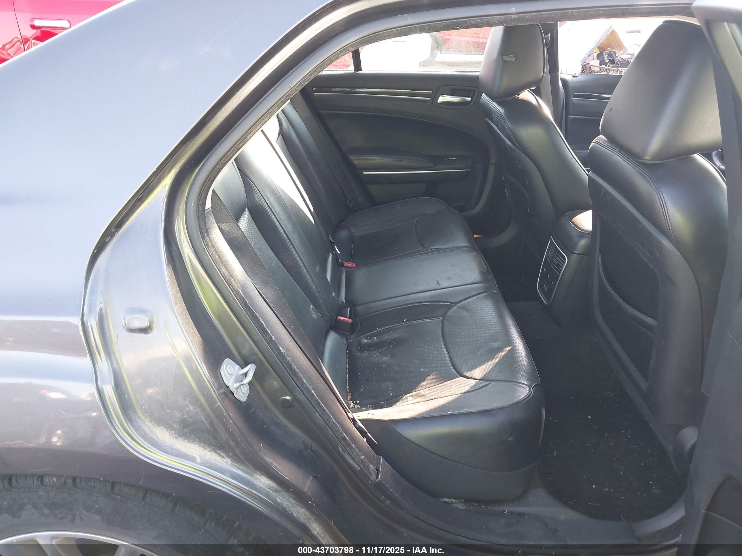 CHRYSLER 300C image 8