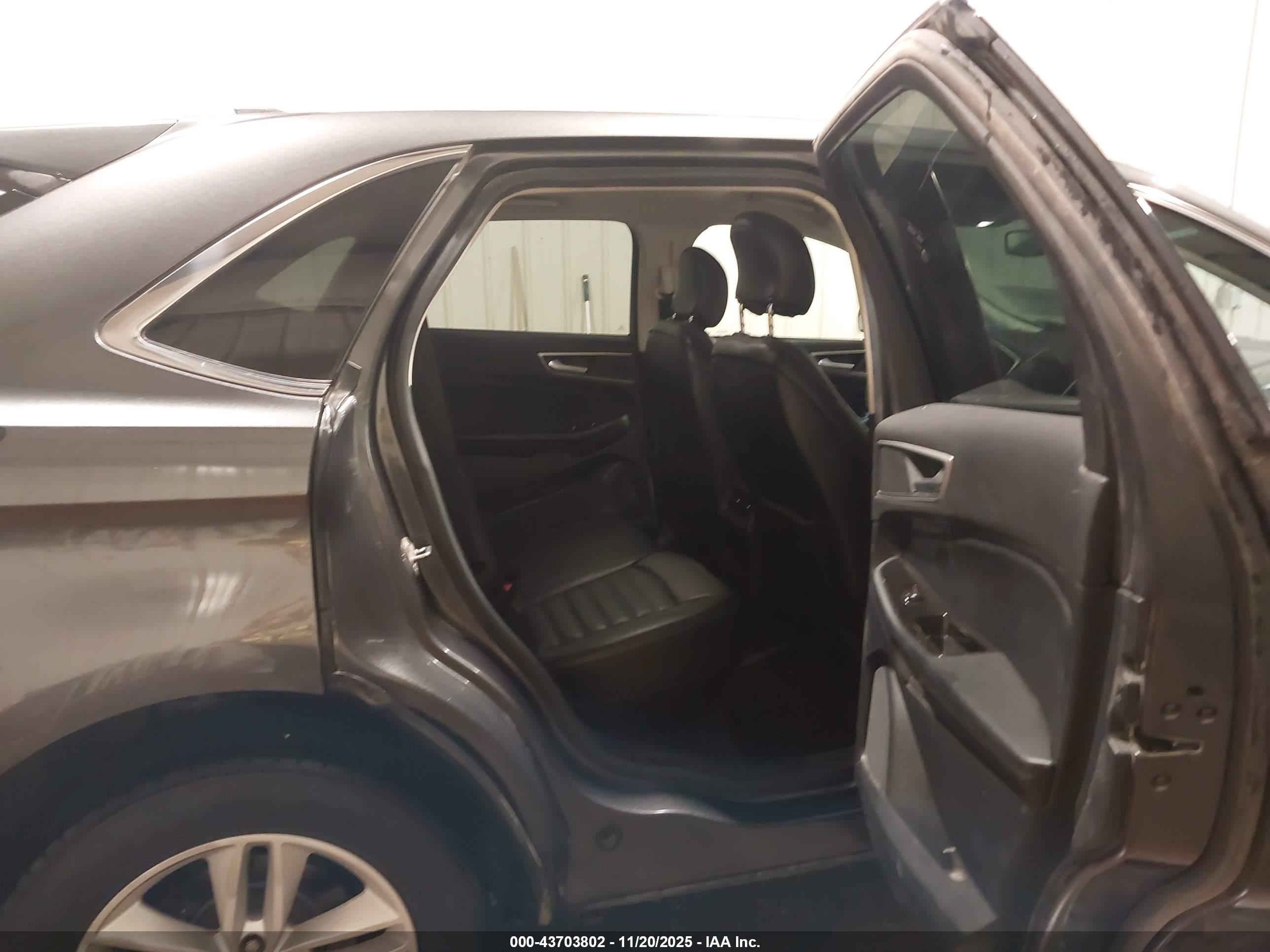 FORD EDGE image 8