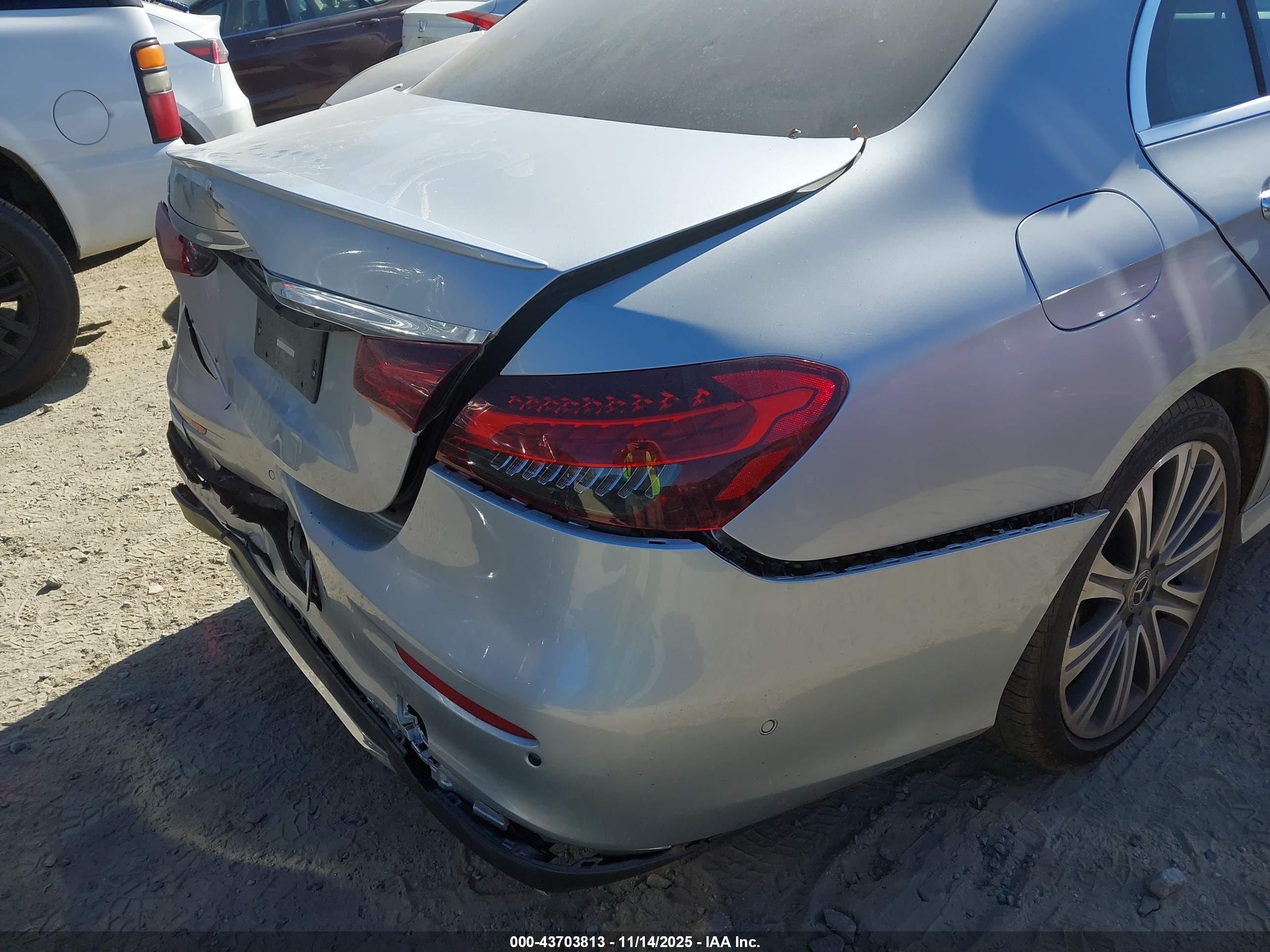 MERCEDES-BENZ E image 6