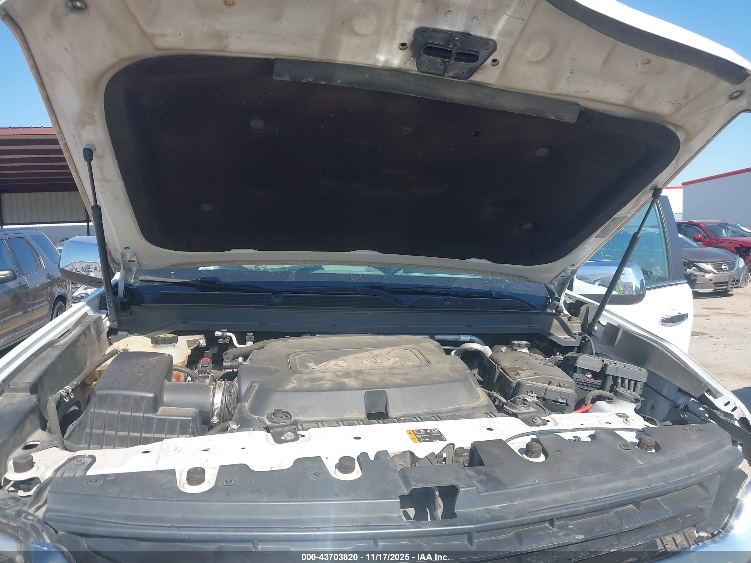 CHEVROLET COLORADO image 10