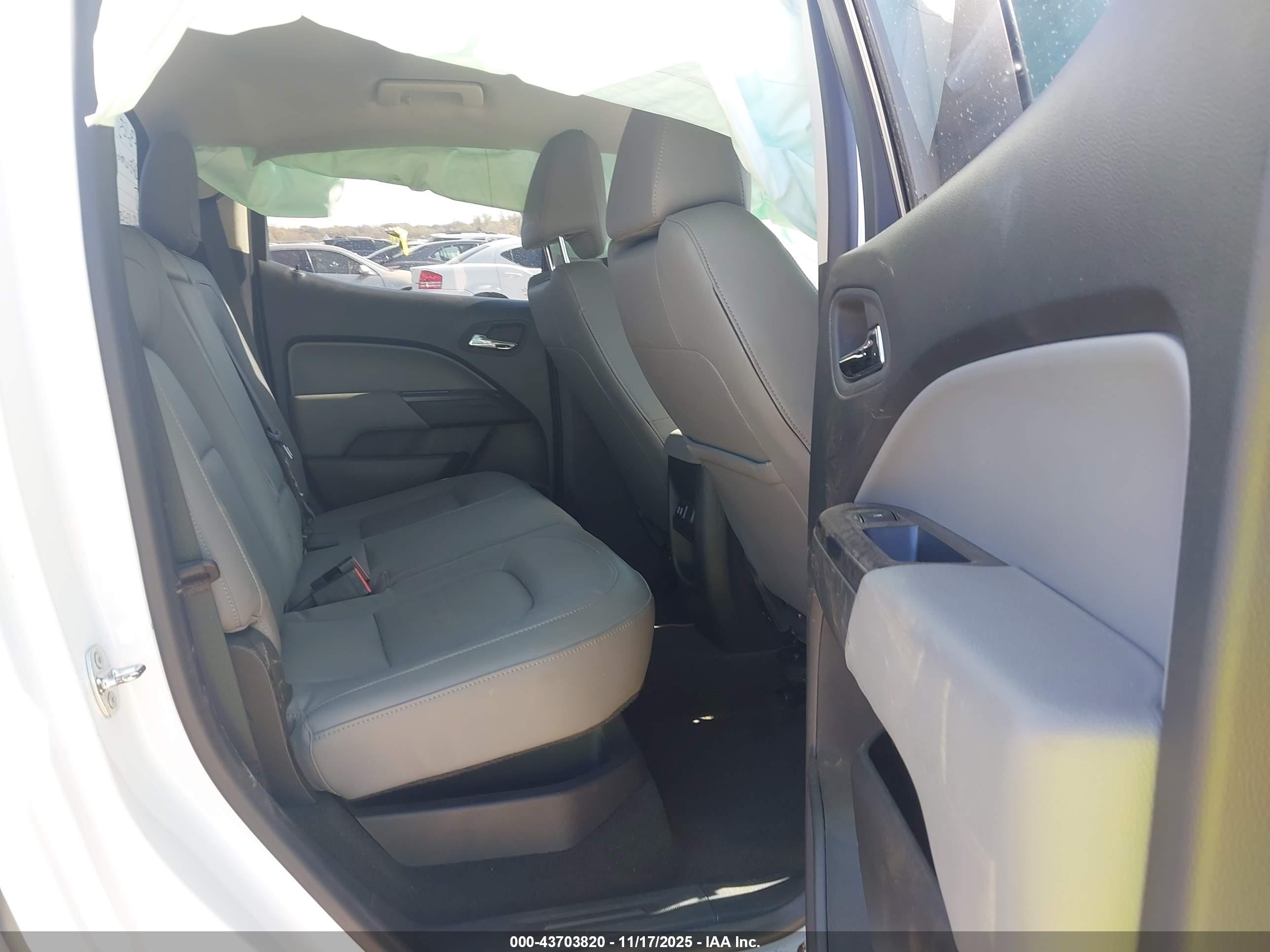 CHEVROLET COLORADO image 8