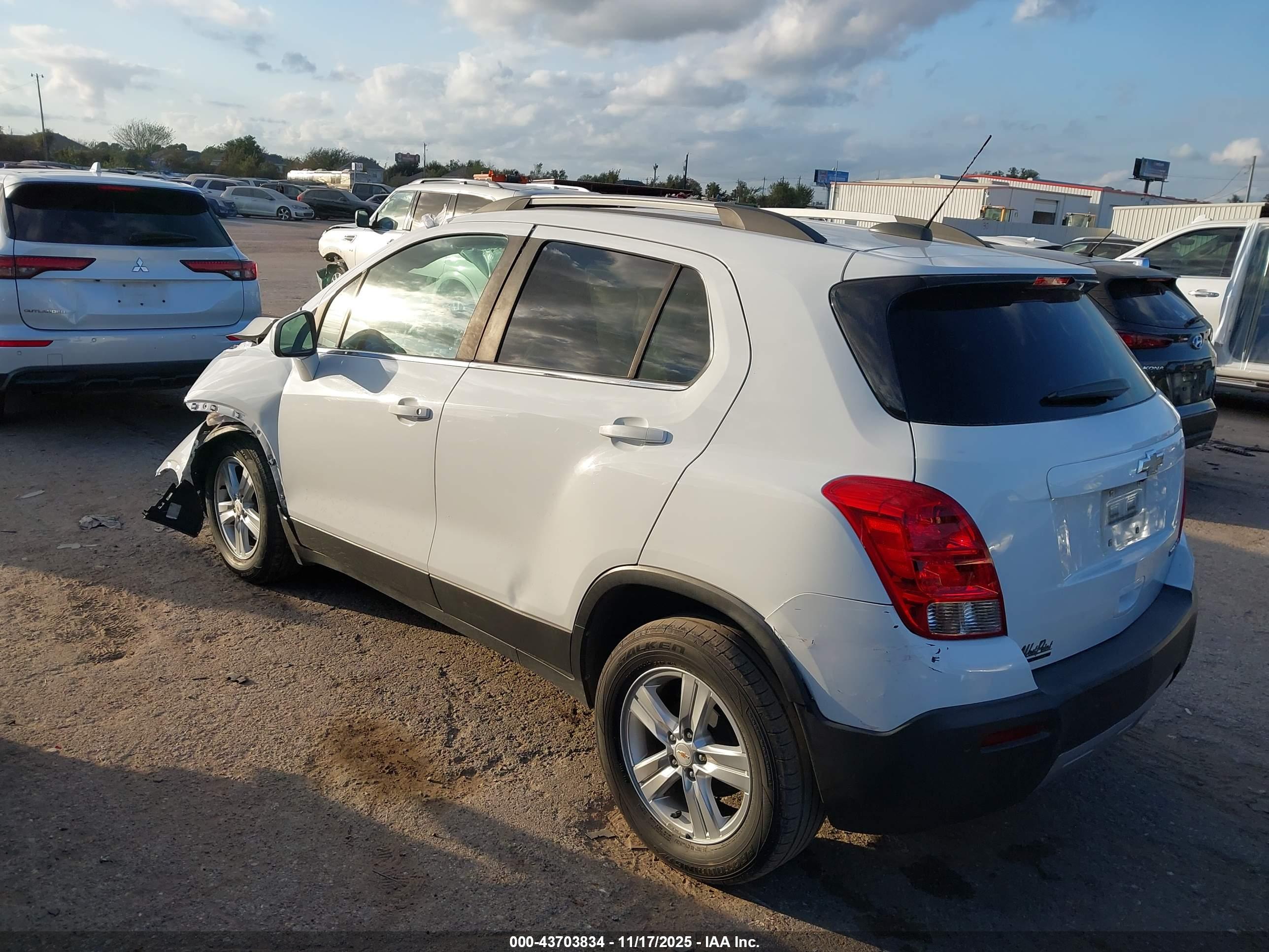 CHEVROLET TRAX image 3