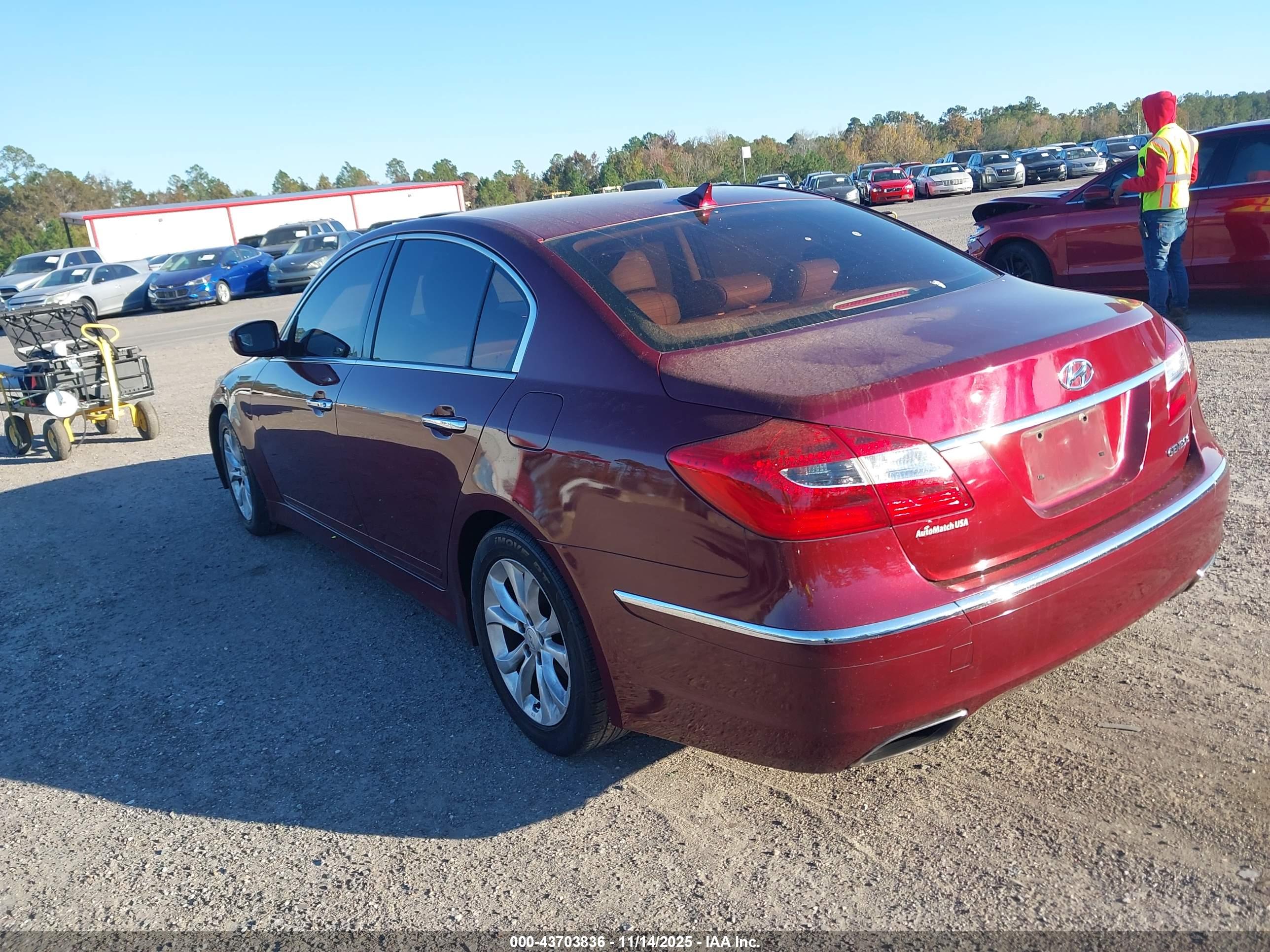 HYUNDAI GENESIS image 3