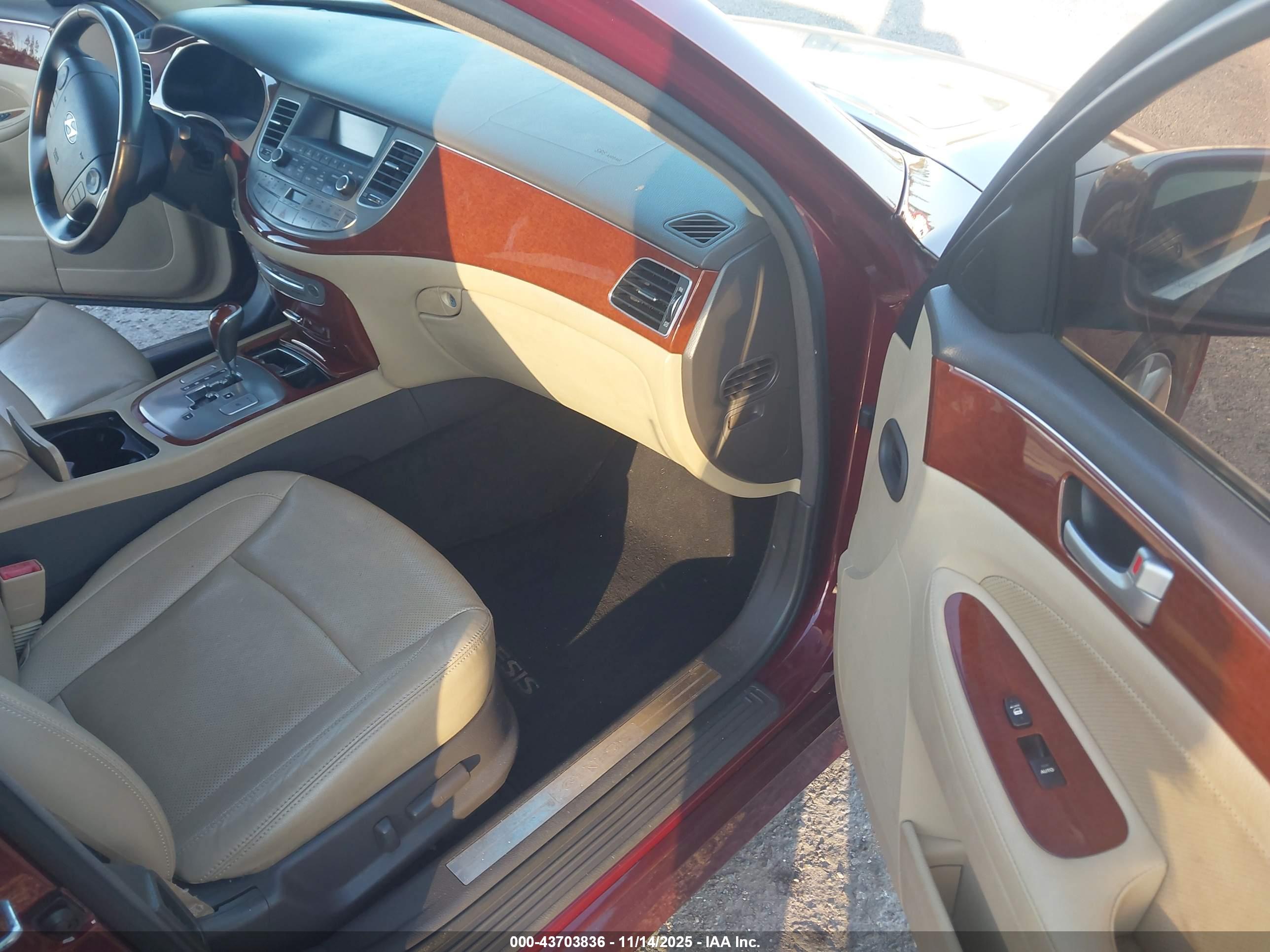 HYUNDAI GENESIS image 5