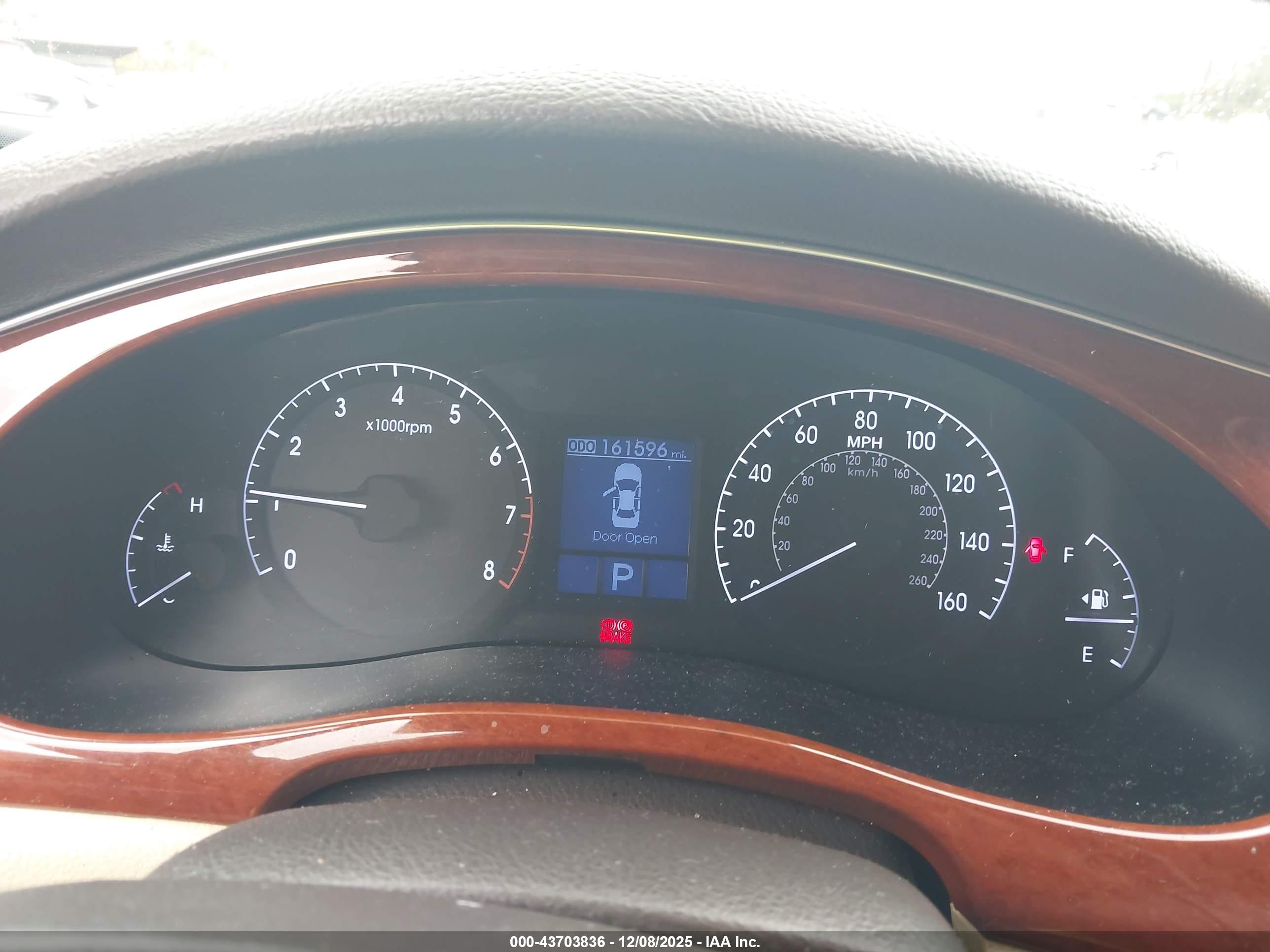 HYUNDAI GENESIS image 7
