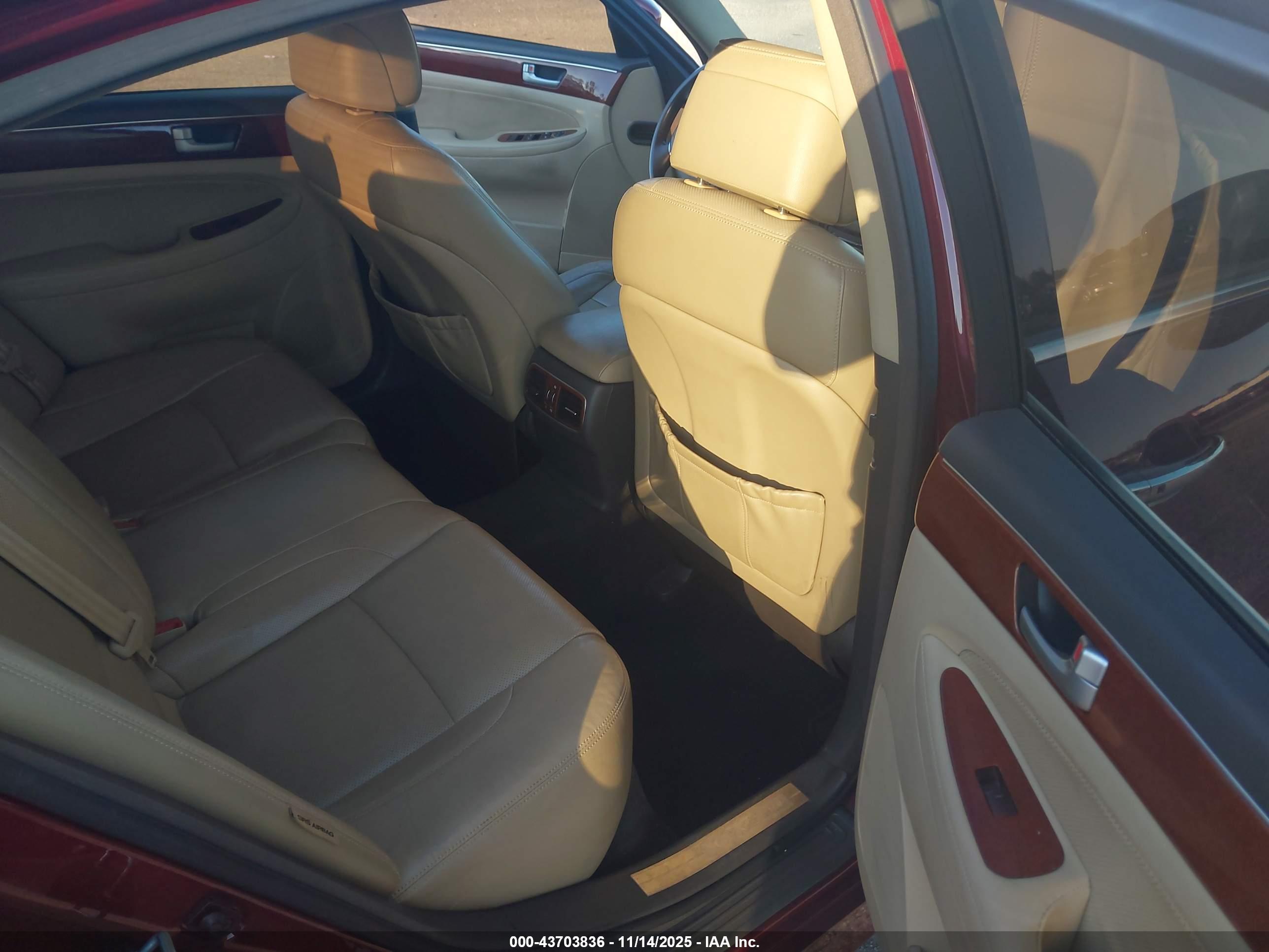 HYUNDAI GENESIS image 8