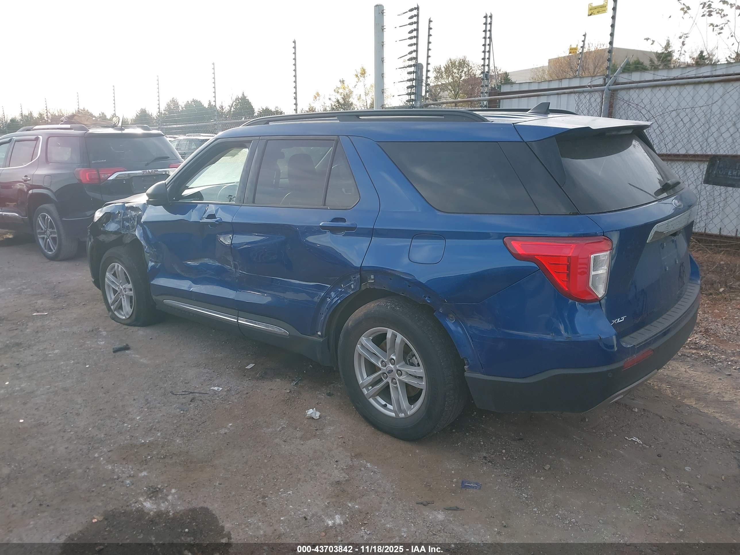 FORD EXPLORER image 3