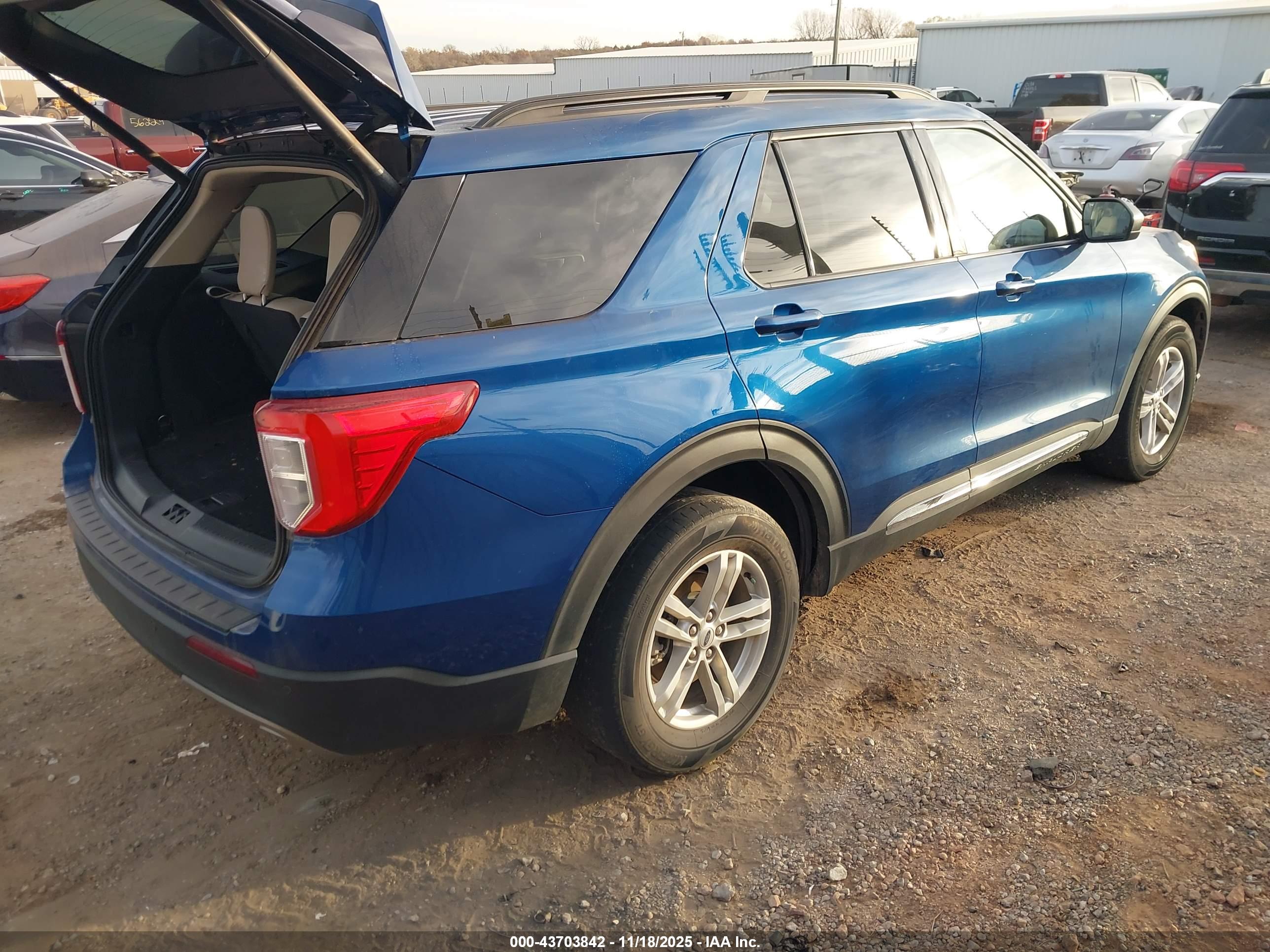 FORD EXPLORER image 4