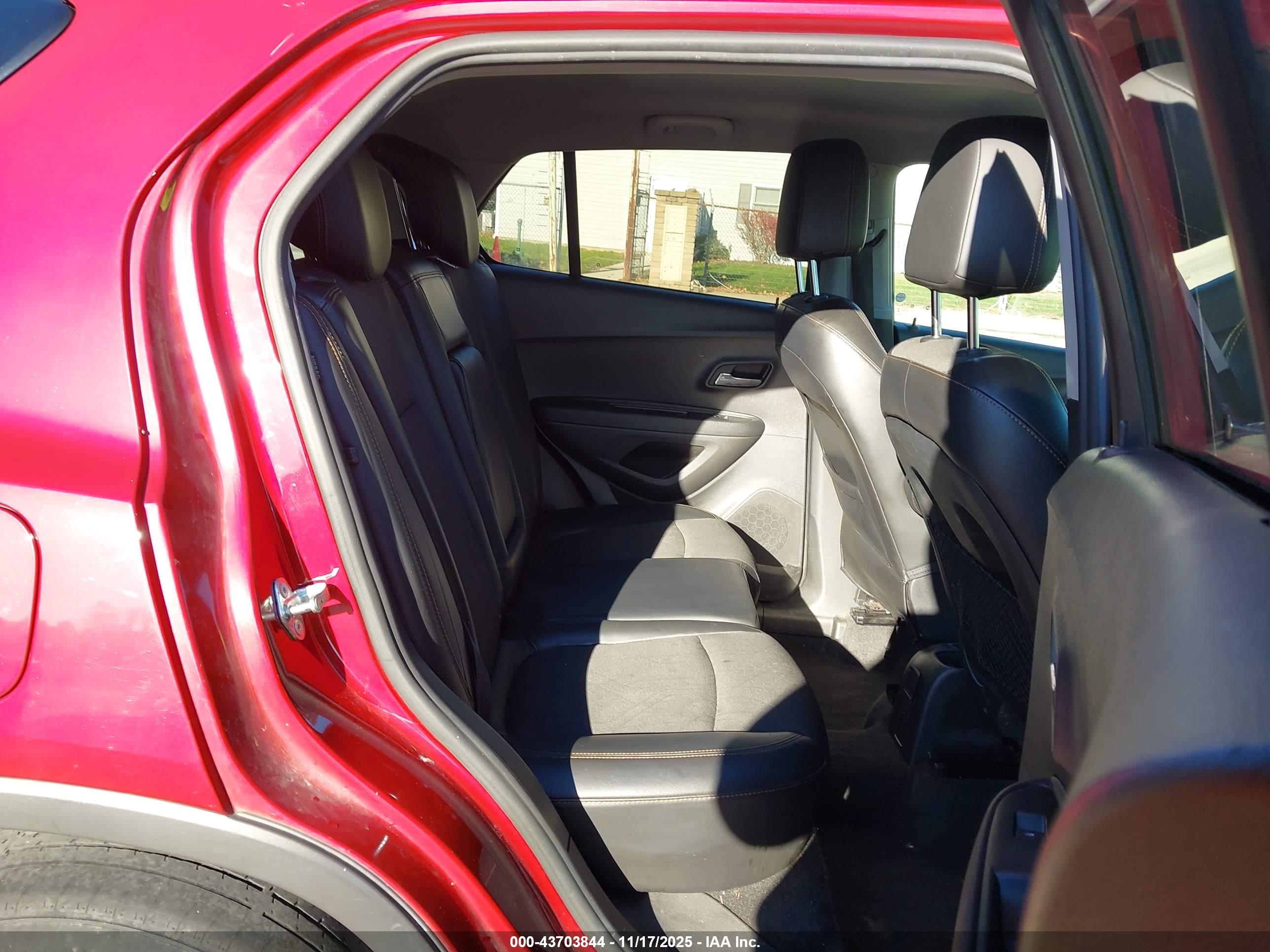 CHEVROLET TRAX image 8