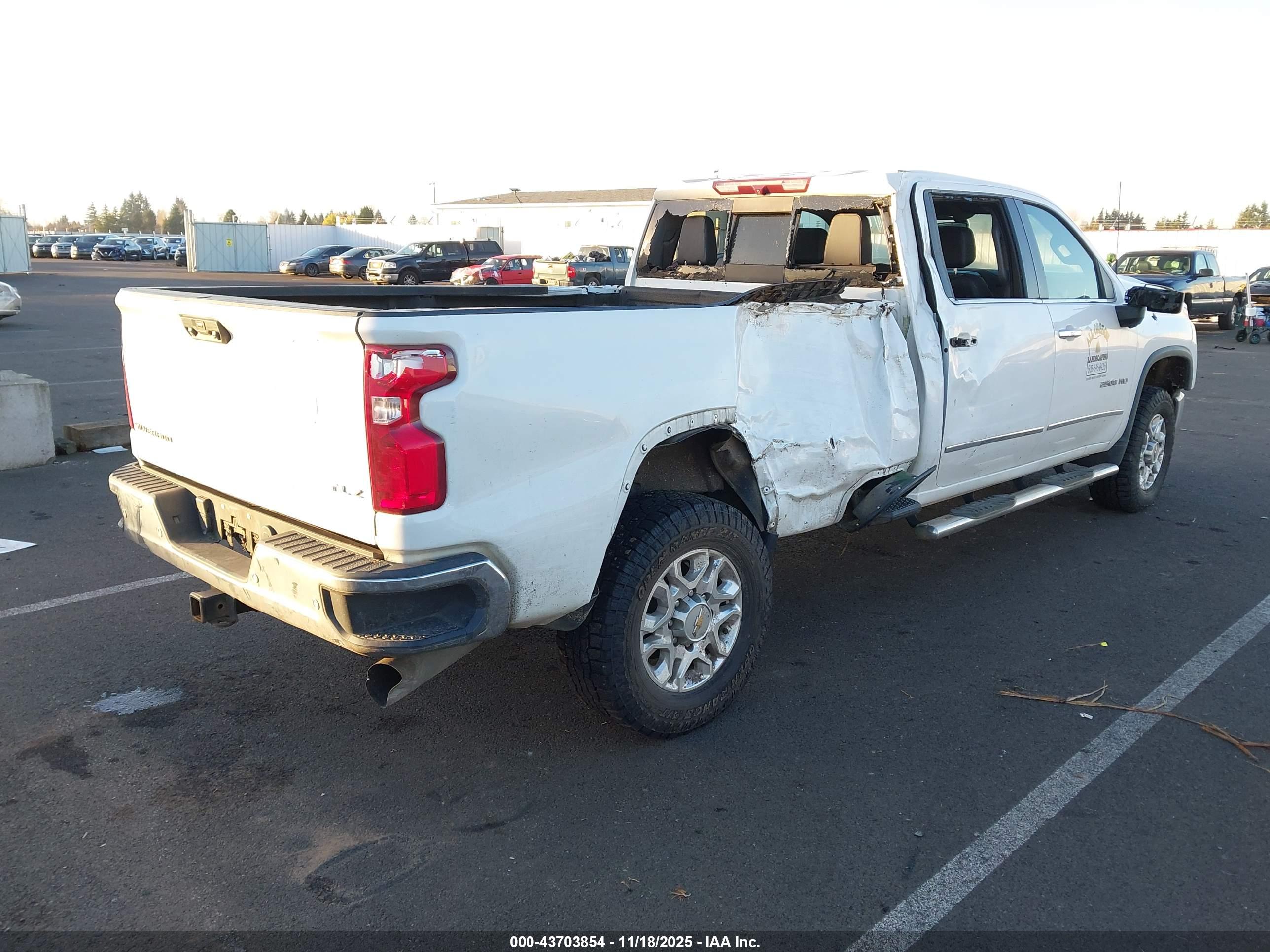 CHEVROLET SILVERADO image 4