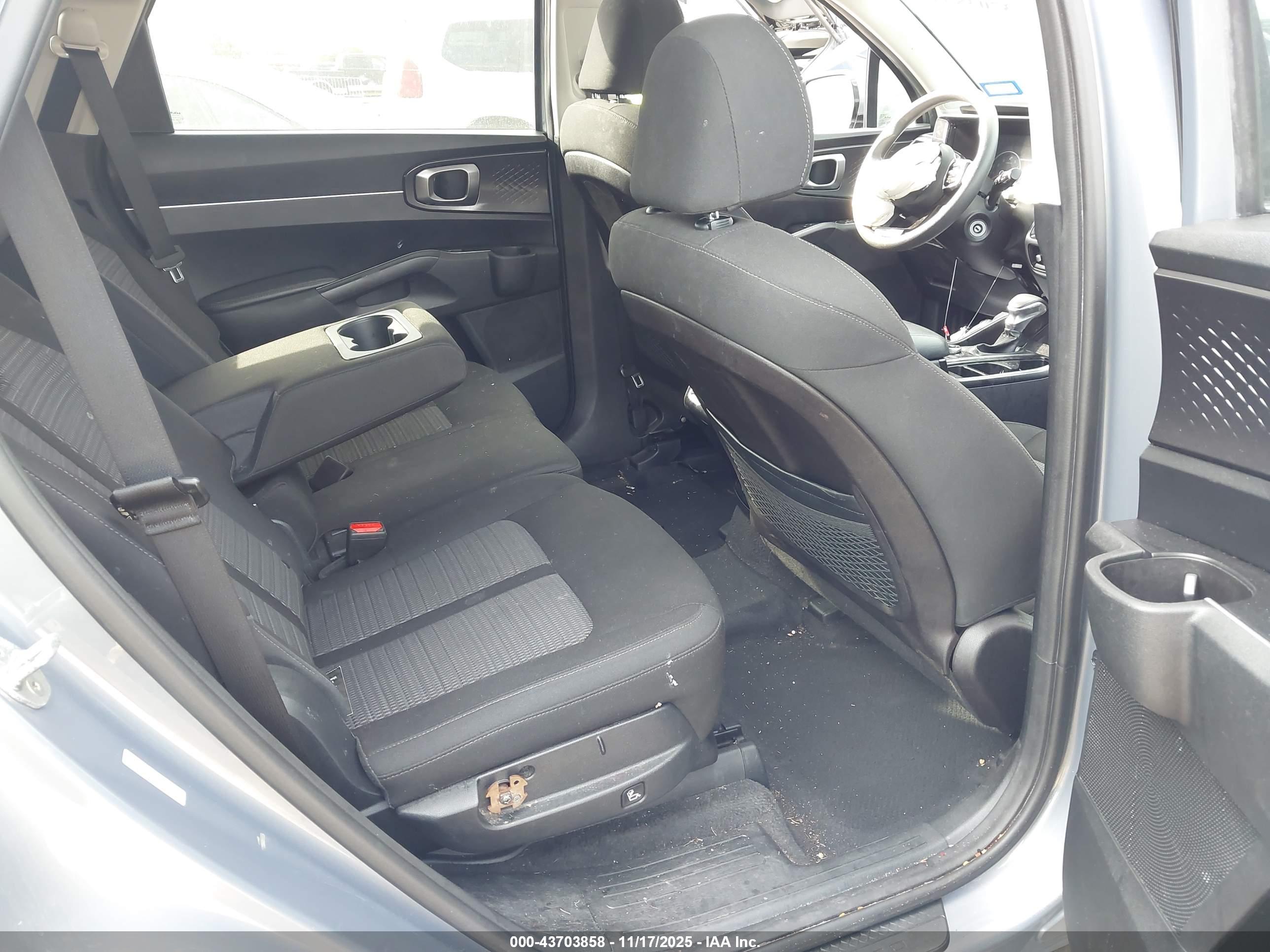 KIA SORENTO image 8