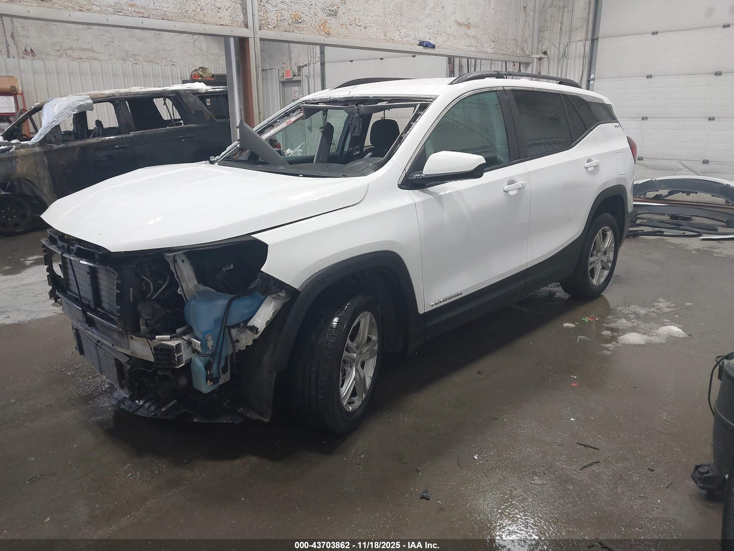 GMC TERRAIN image 2