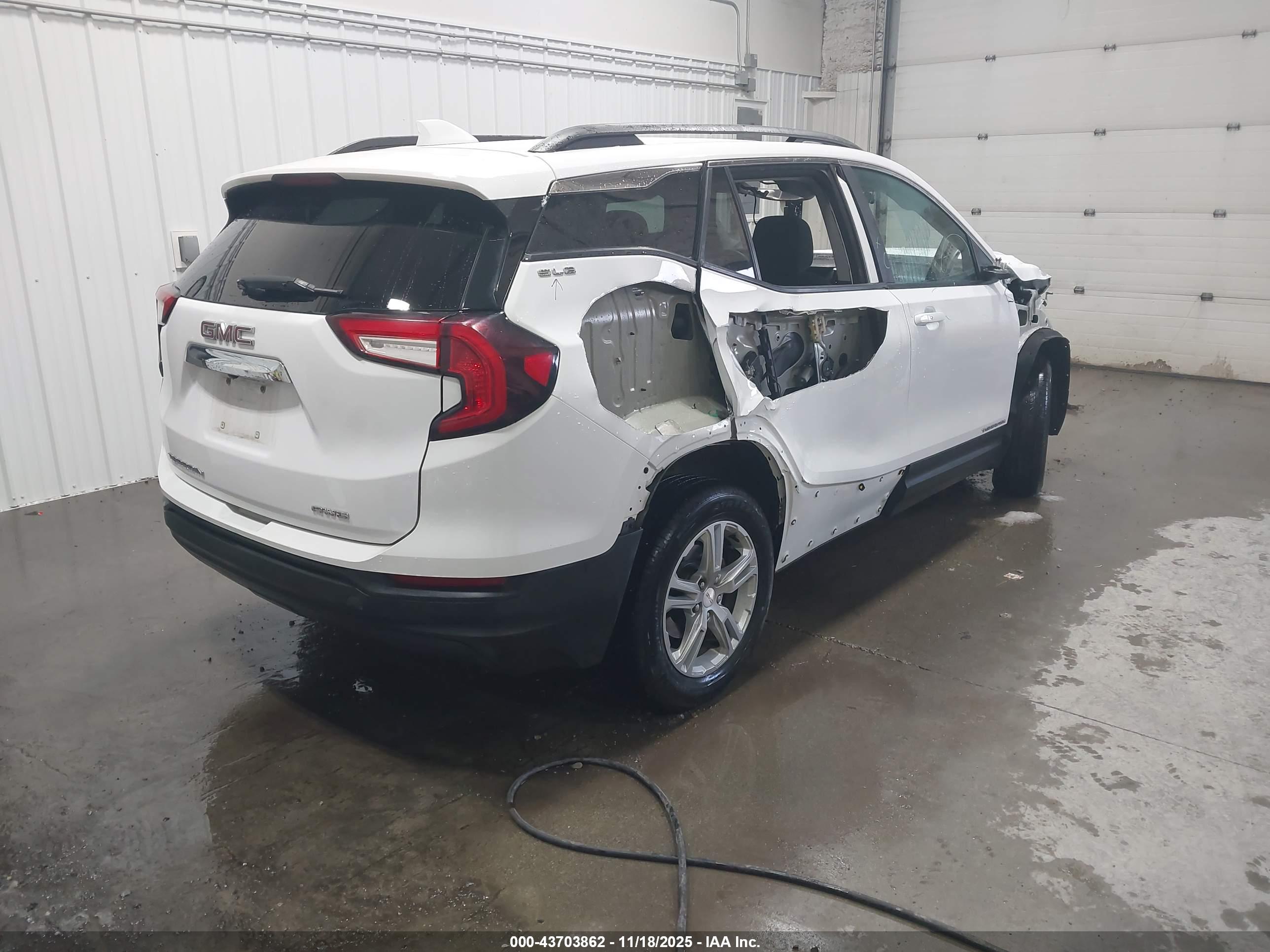 GMC TERRAIN image 4