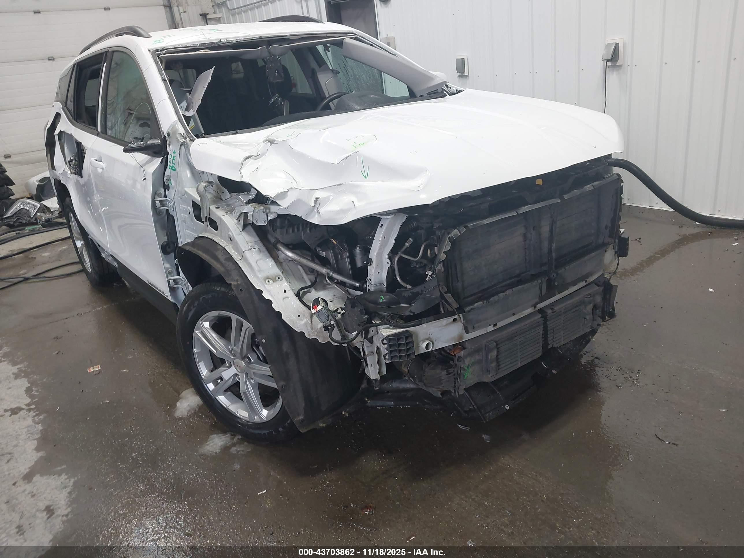 GMC TERRAIN image 6