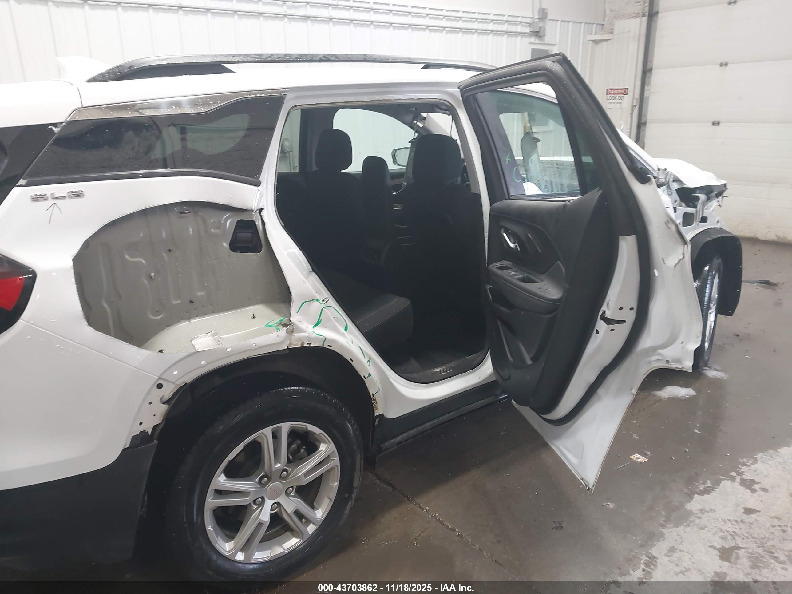 GMC TERRAIN image 8