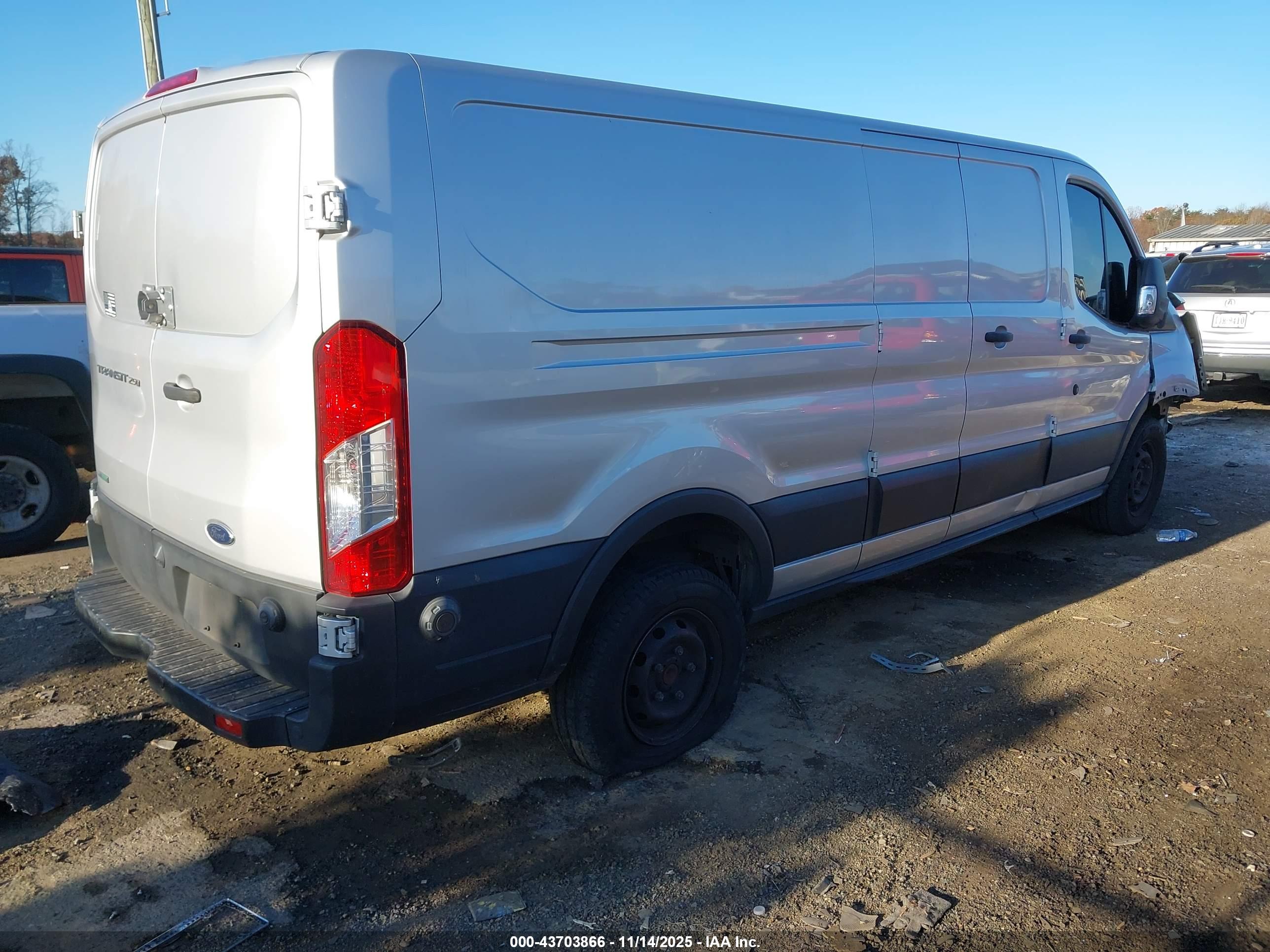 FORD TRANSIT-250 image 4