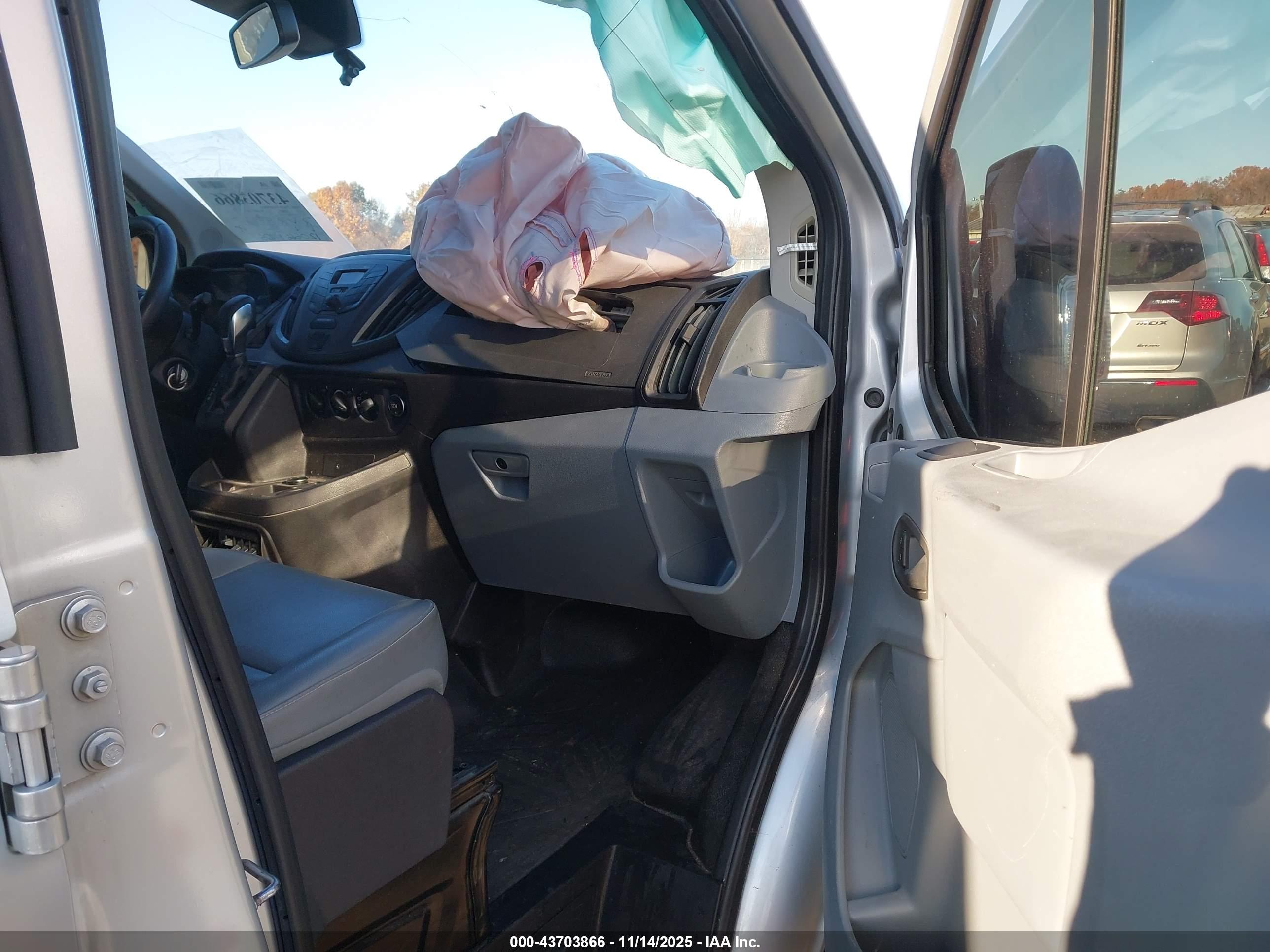 FORD TRANSIT-250 image 5