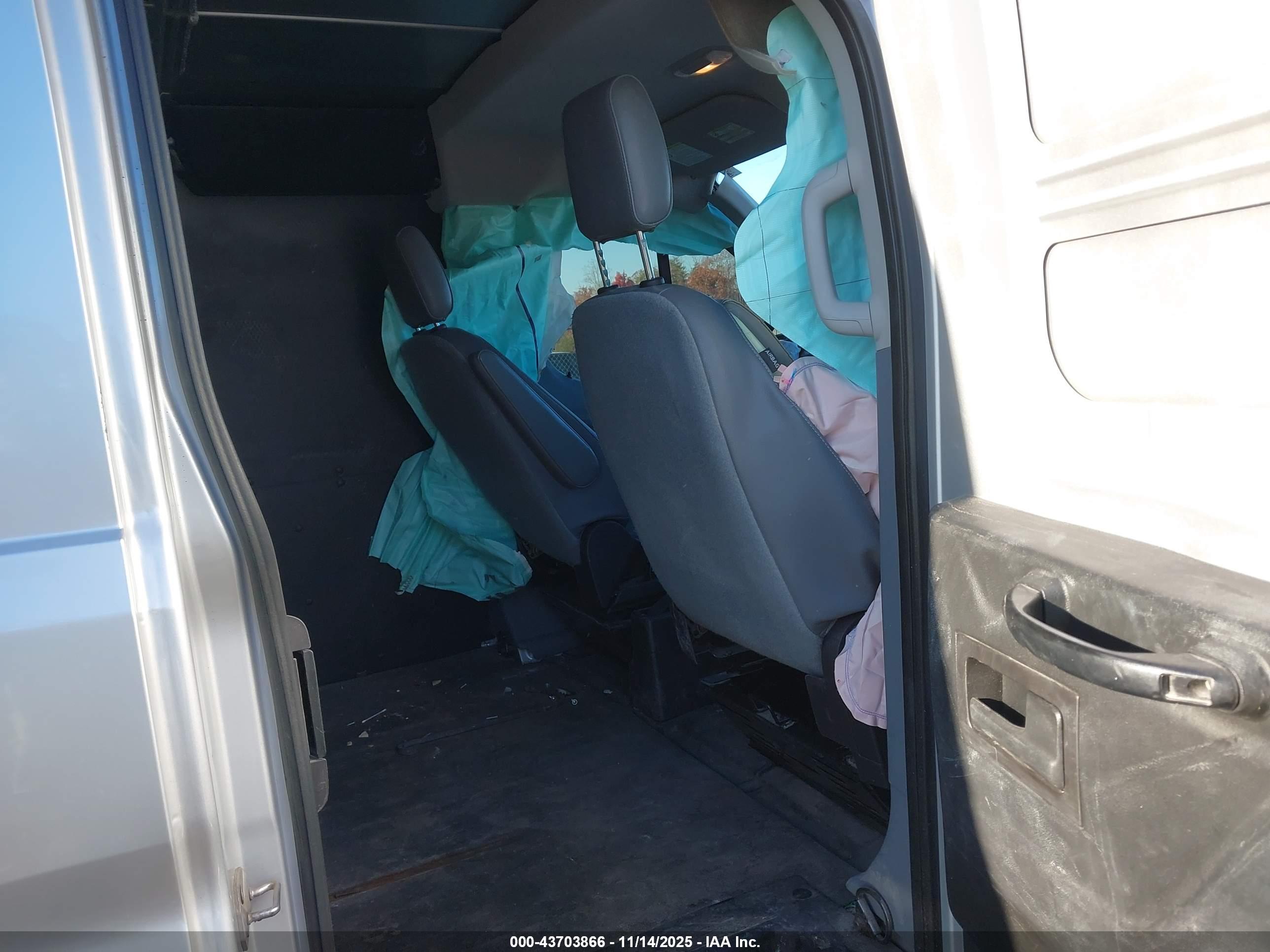 FORD TRANSIT-250 image 8