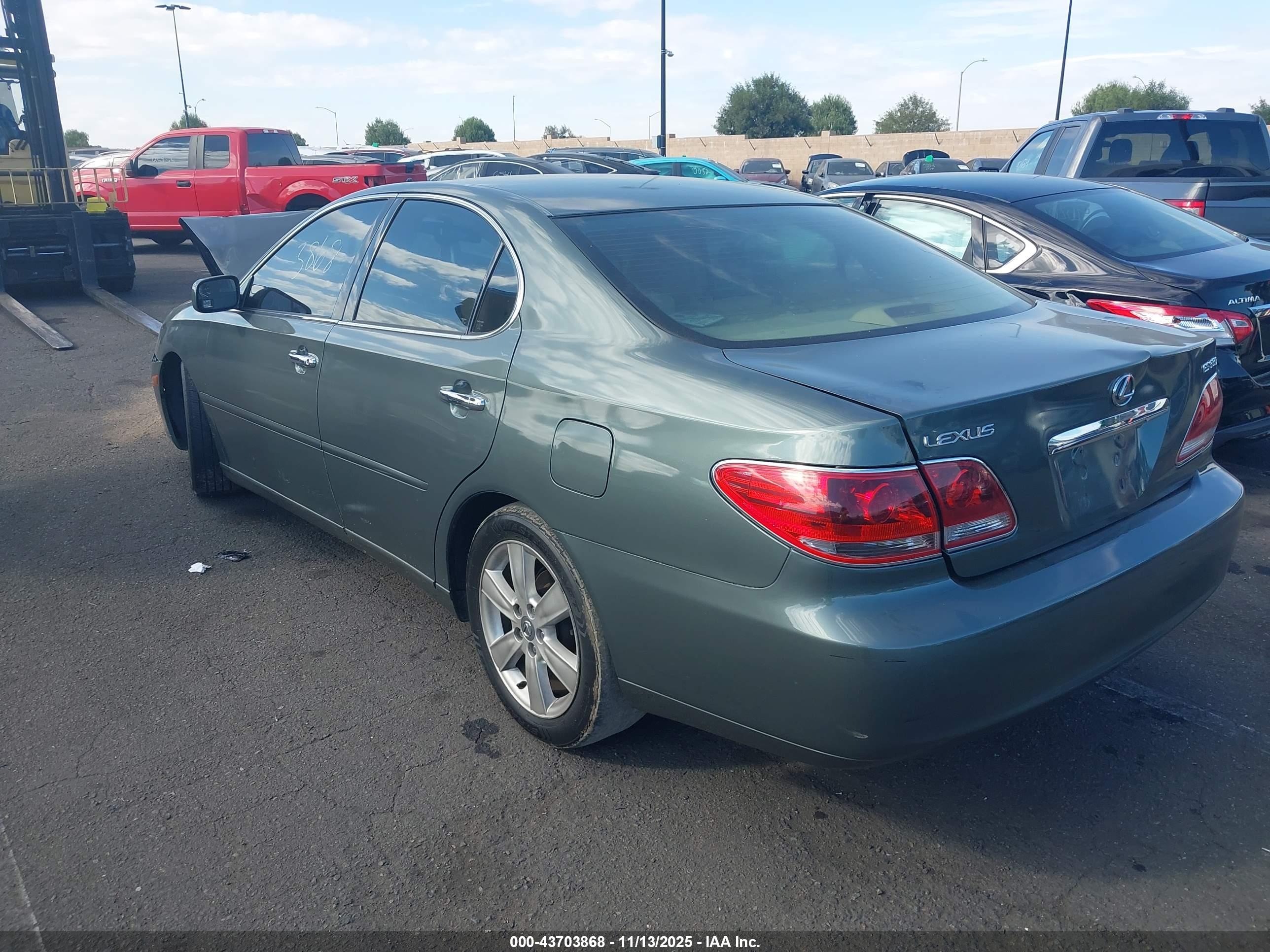 LEXUS ES image 3