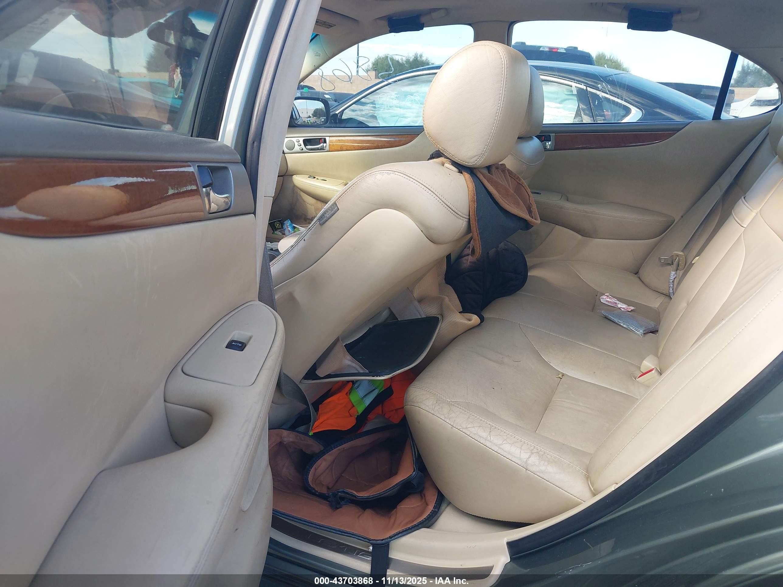 LEXUS ES image 8