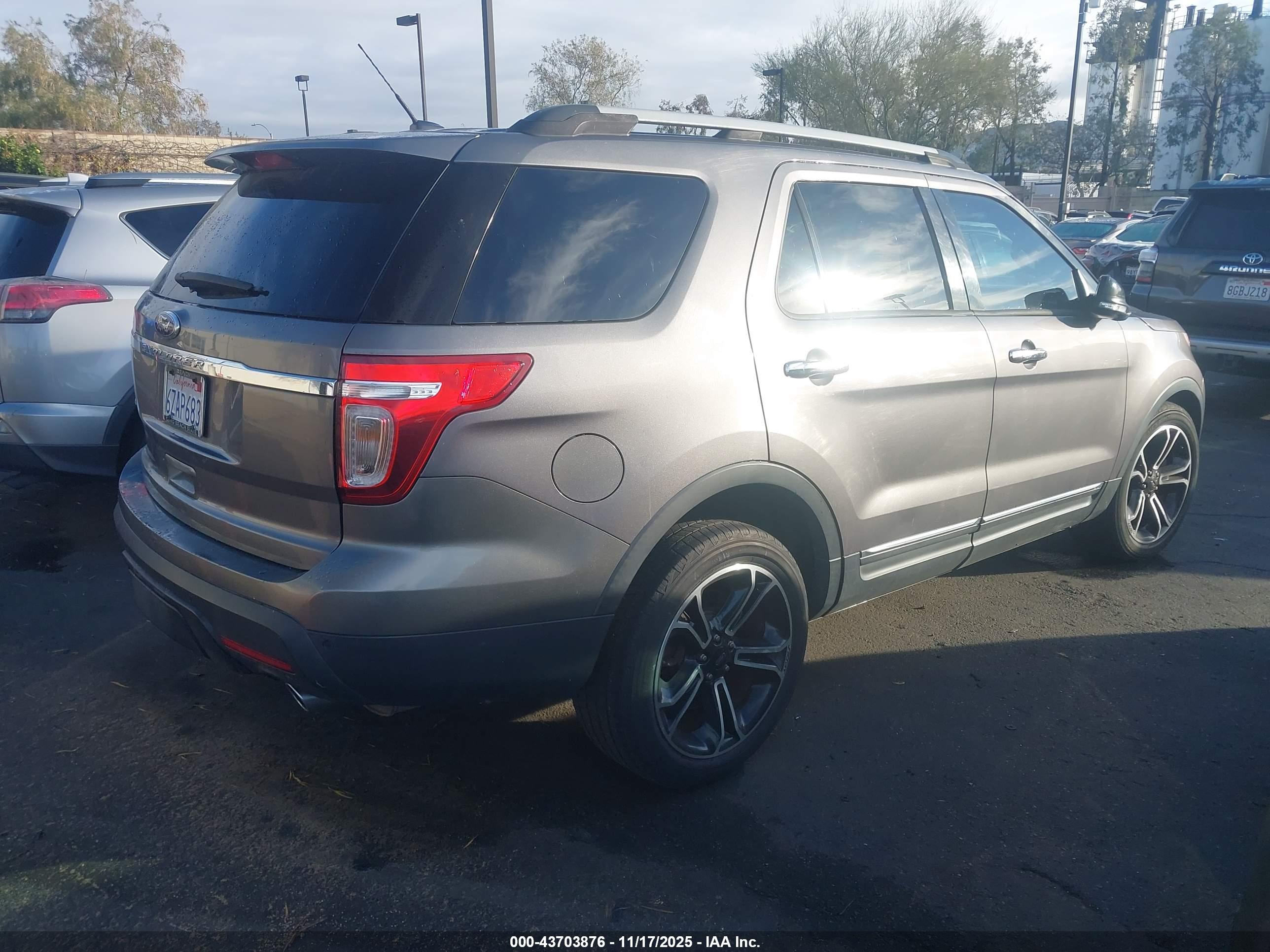 FORD EXPLORER image 4