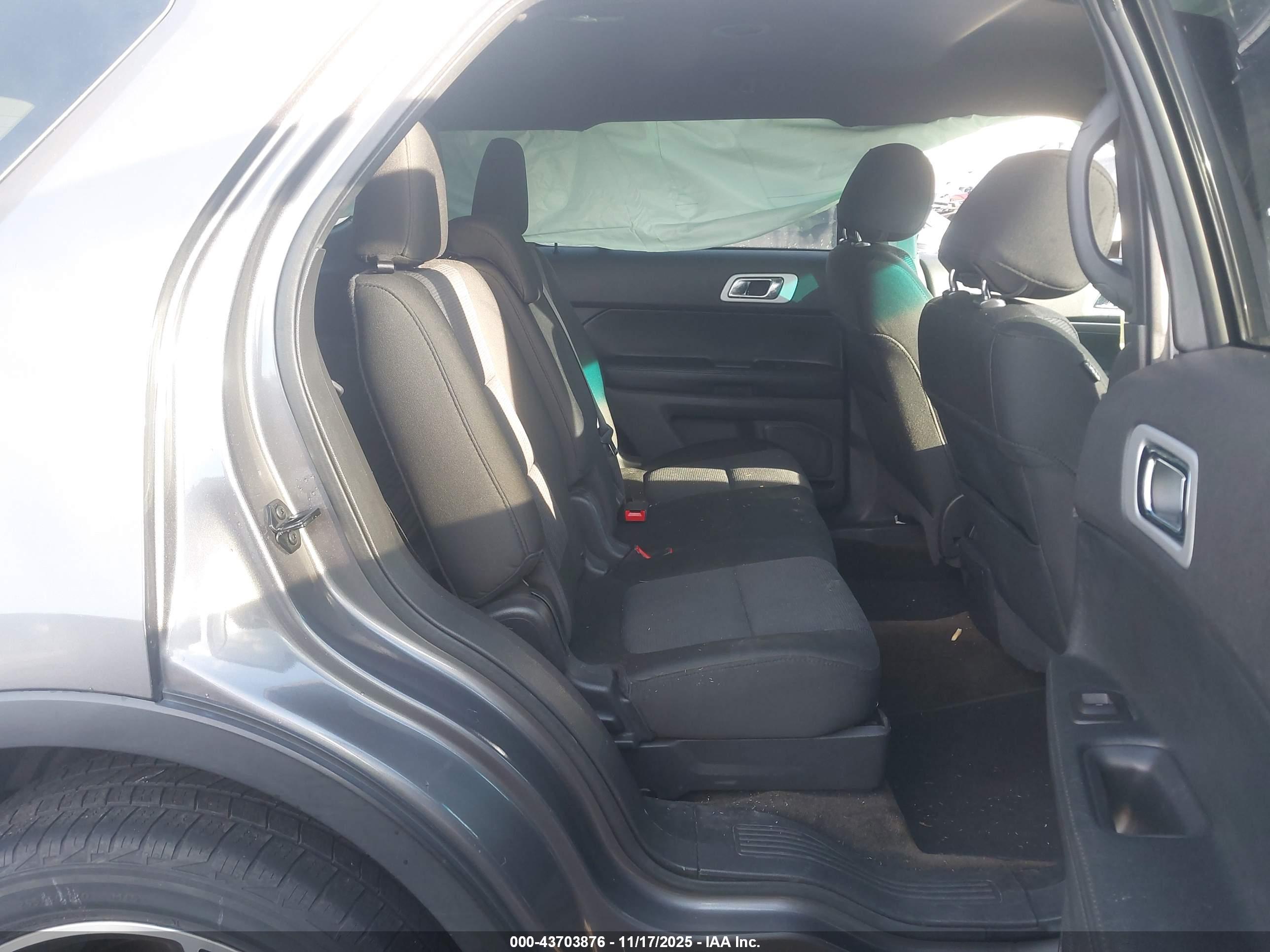 FORD EXPLORER image 8