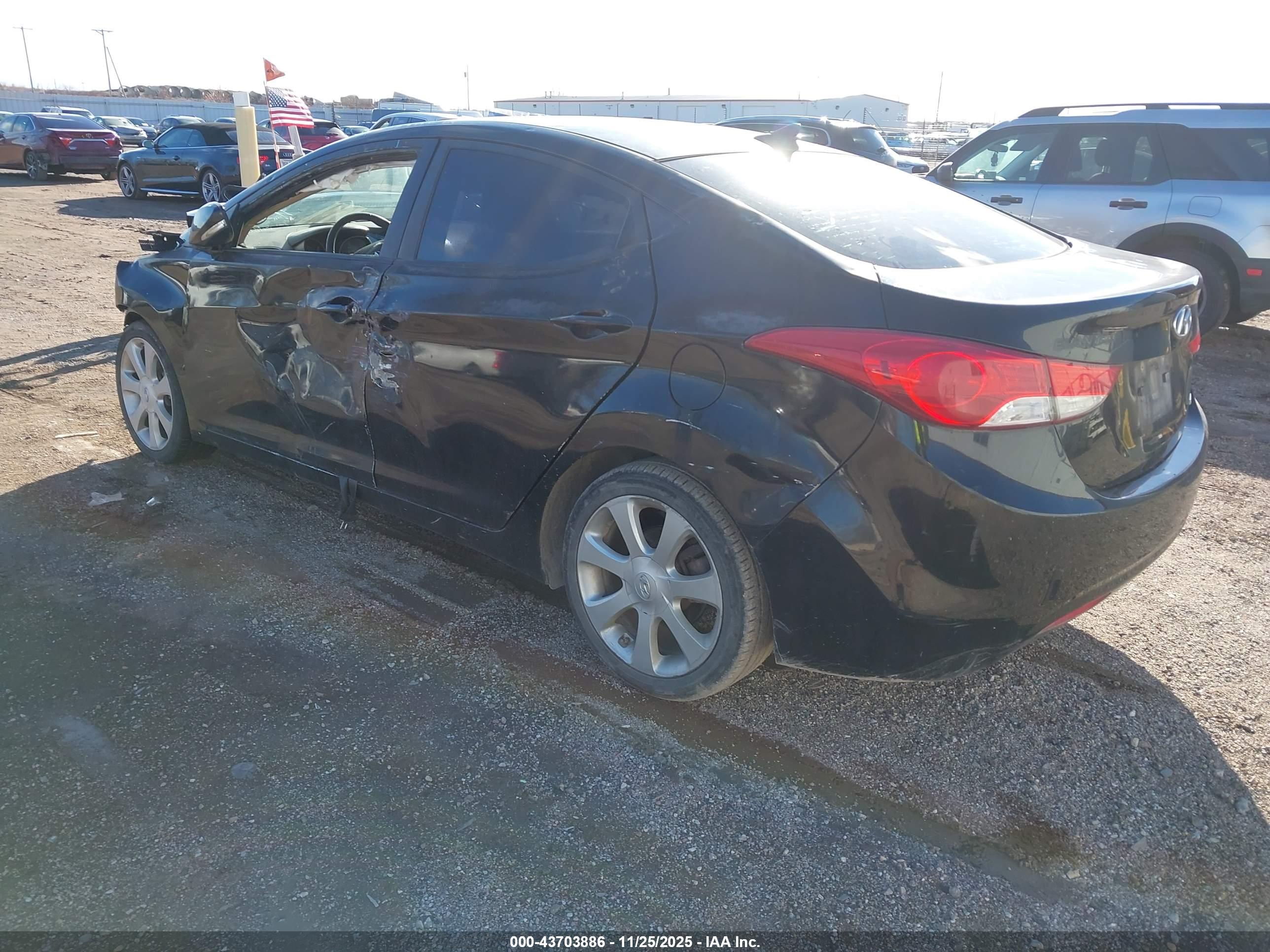 HYUNDAI ELANTRA image 3