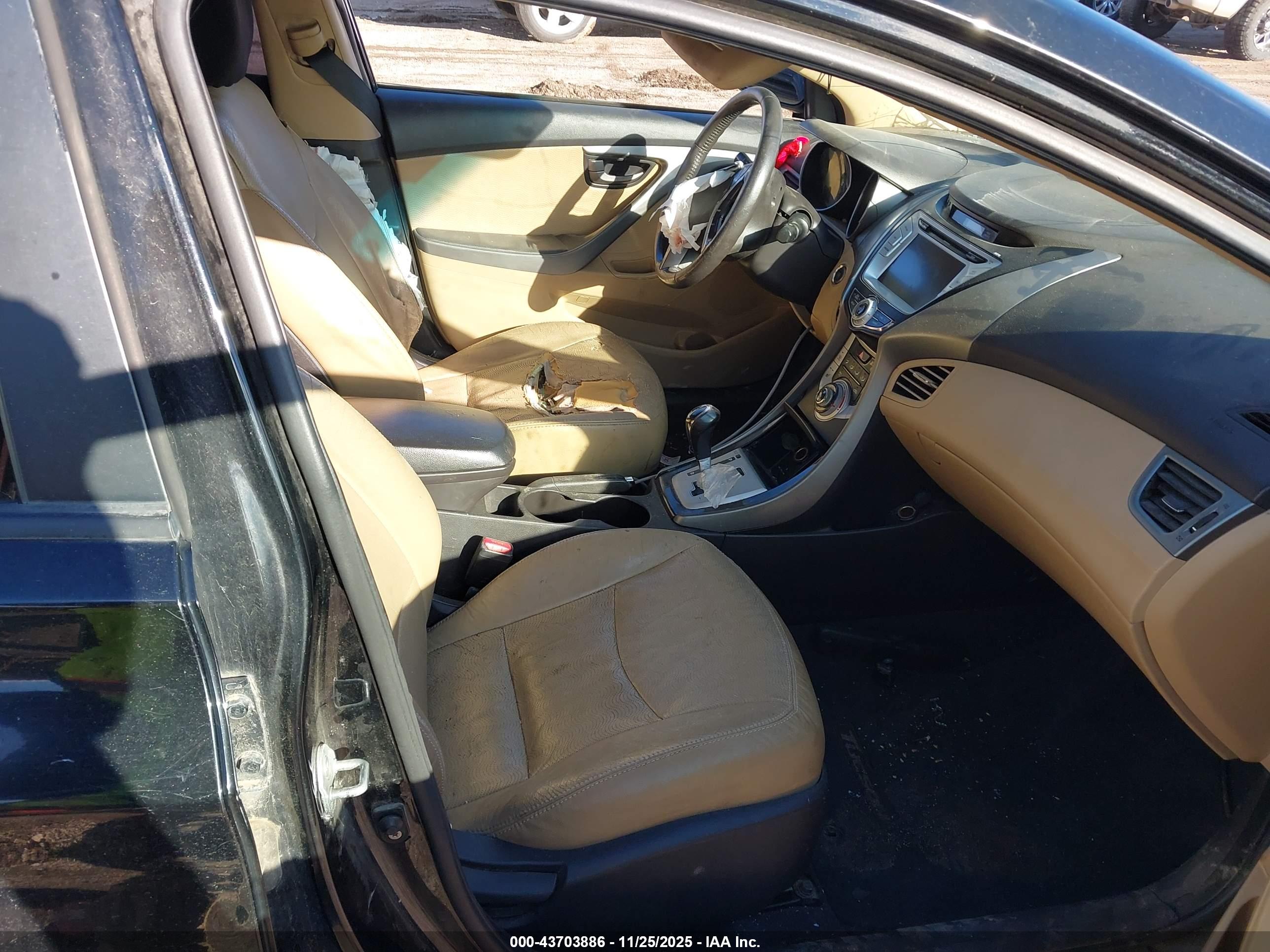 HYUNDAI ELANTRA image 5