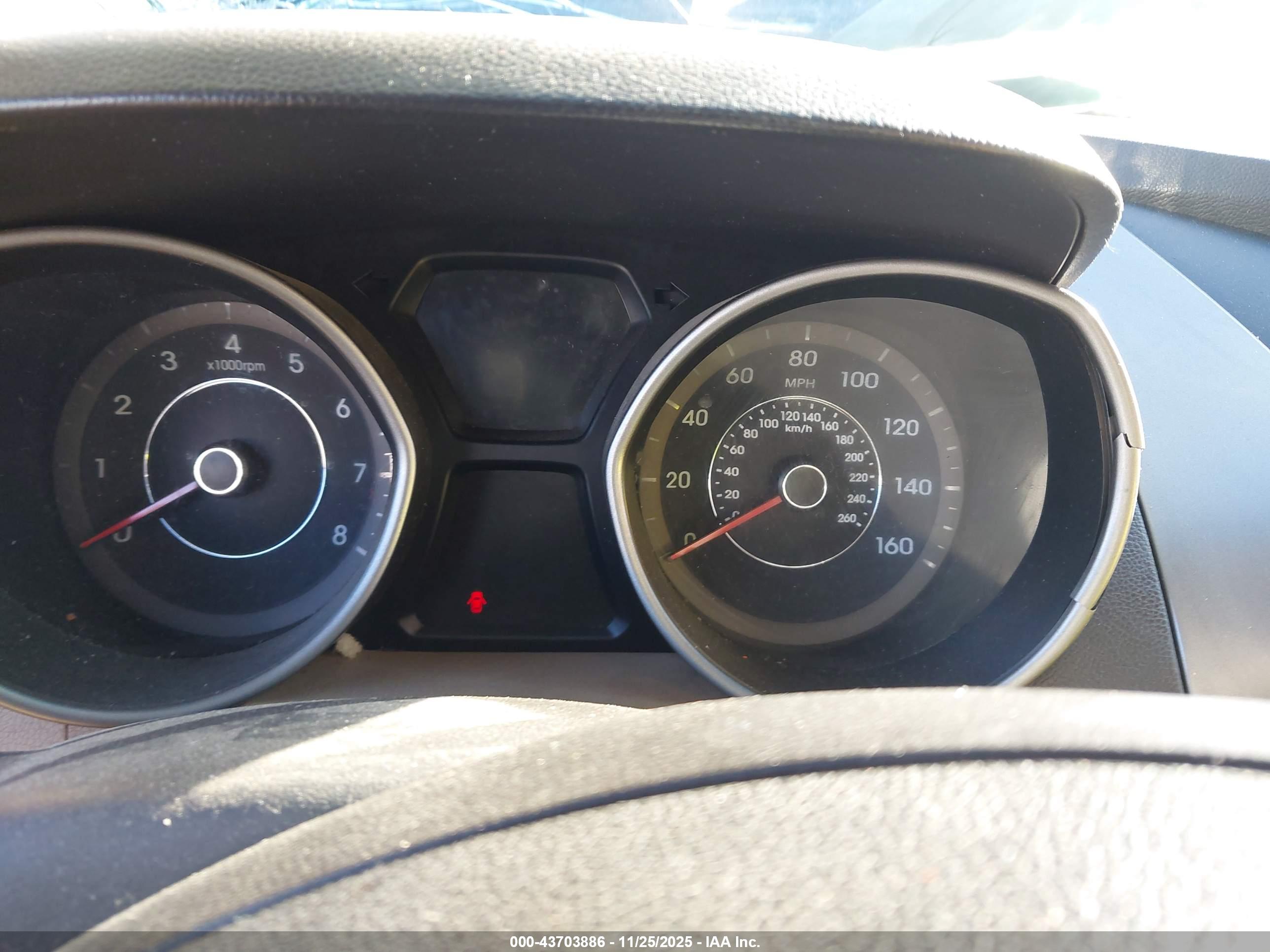 HYUNDAI ELANTRA image 7
