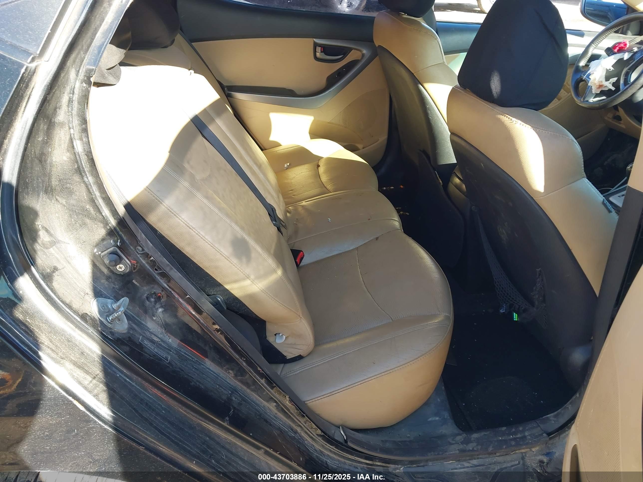 HYUNDAI ELANTRA image 8