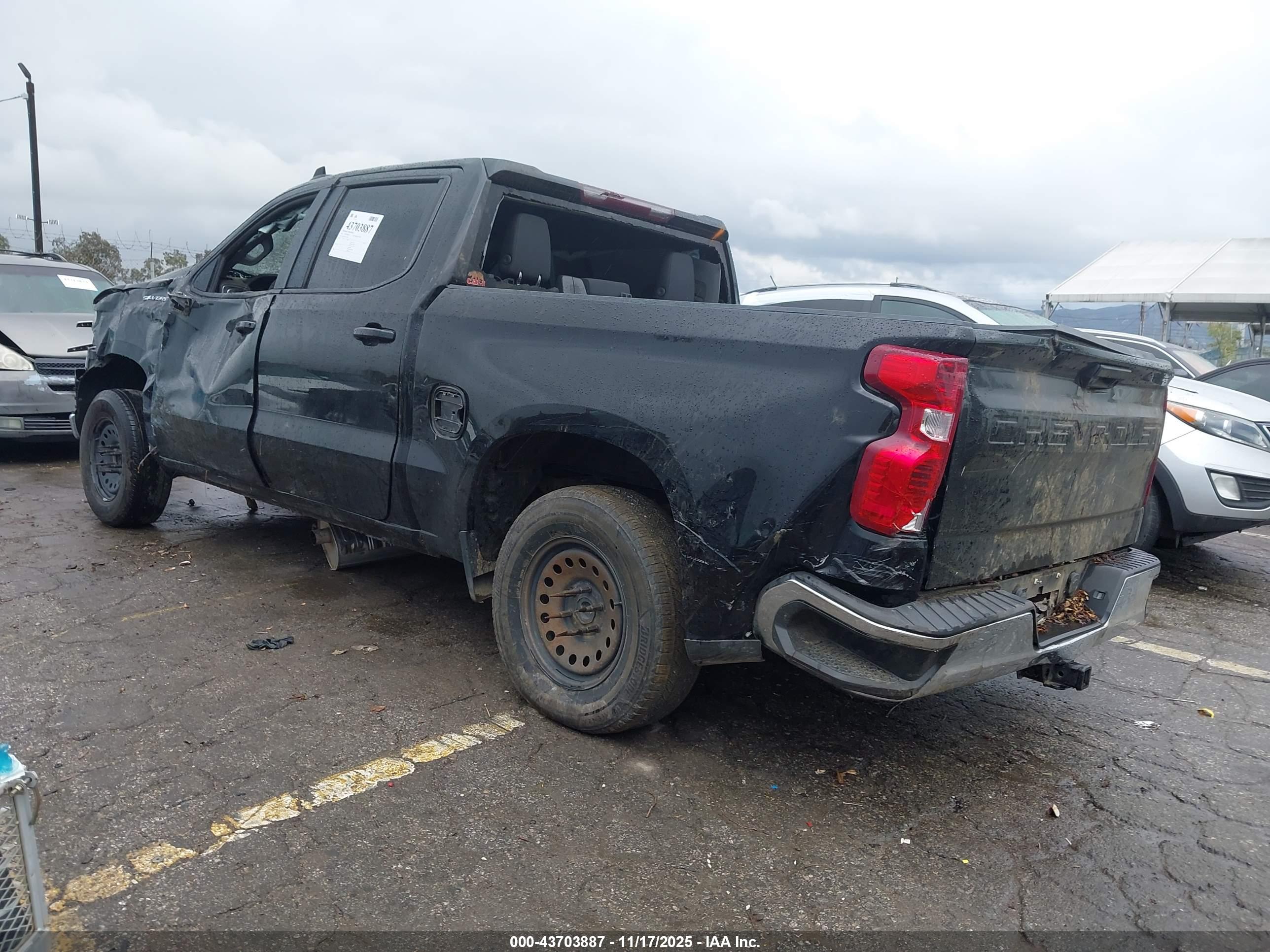 CHEVROLET SILVERADO image 3