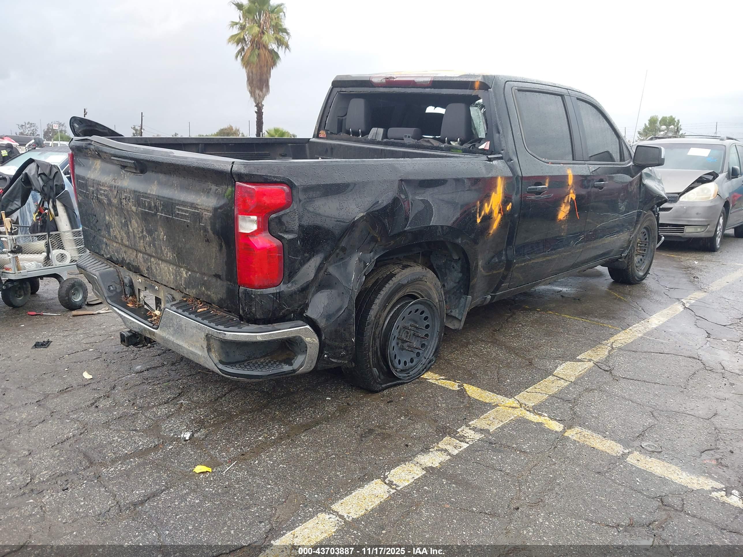 CHEVROLET SILVERADO image 4