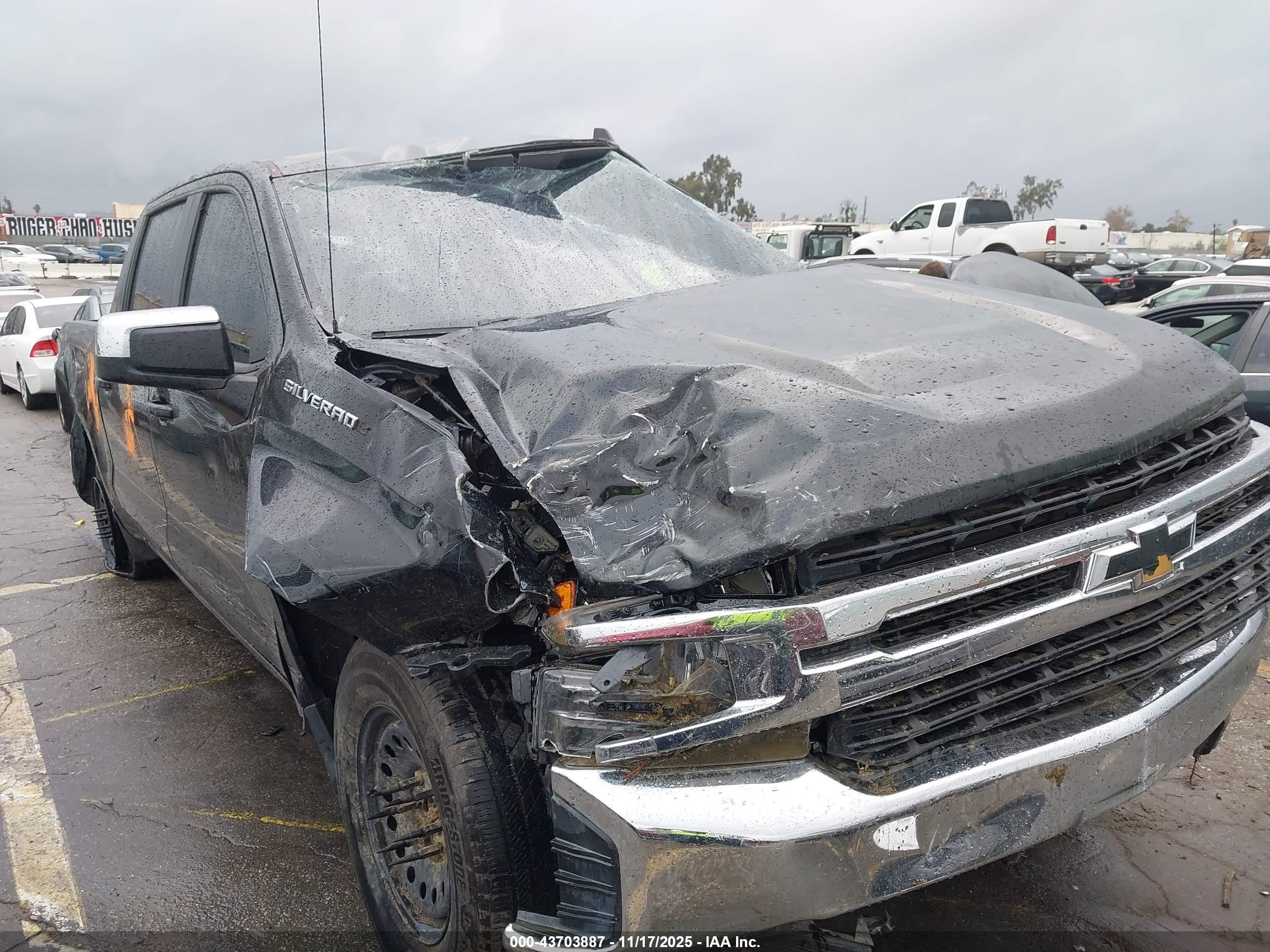 CHEVROLET SILVERADO image 6