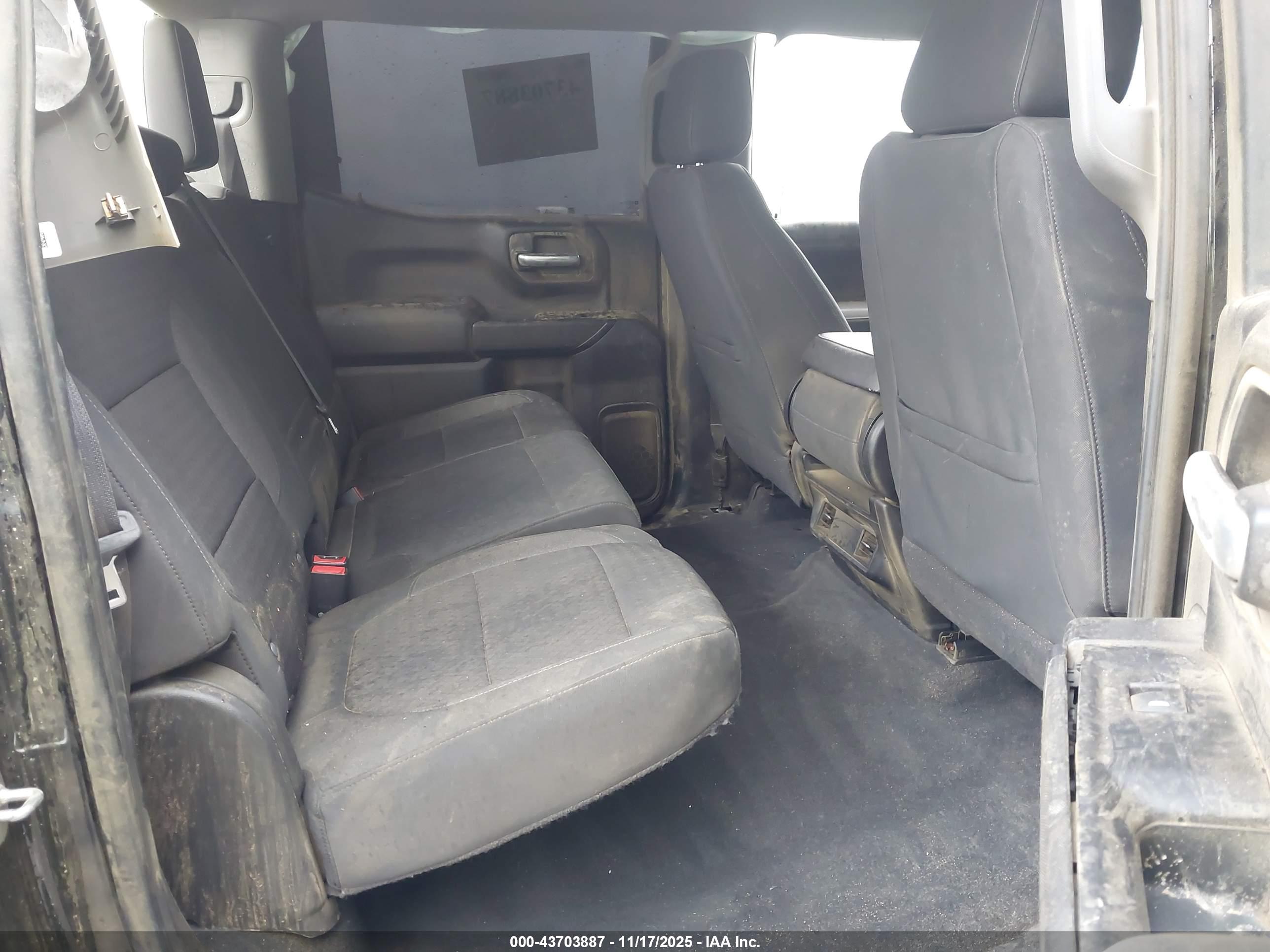 CHEVROLET SILVERADO image 8