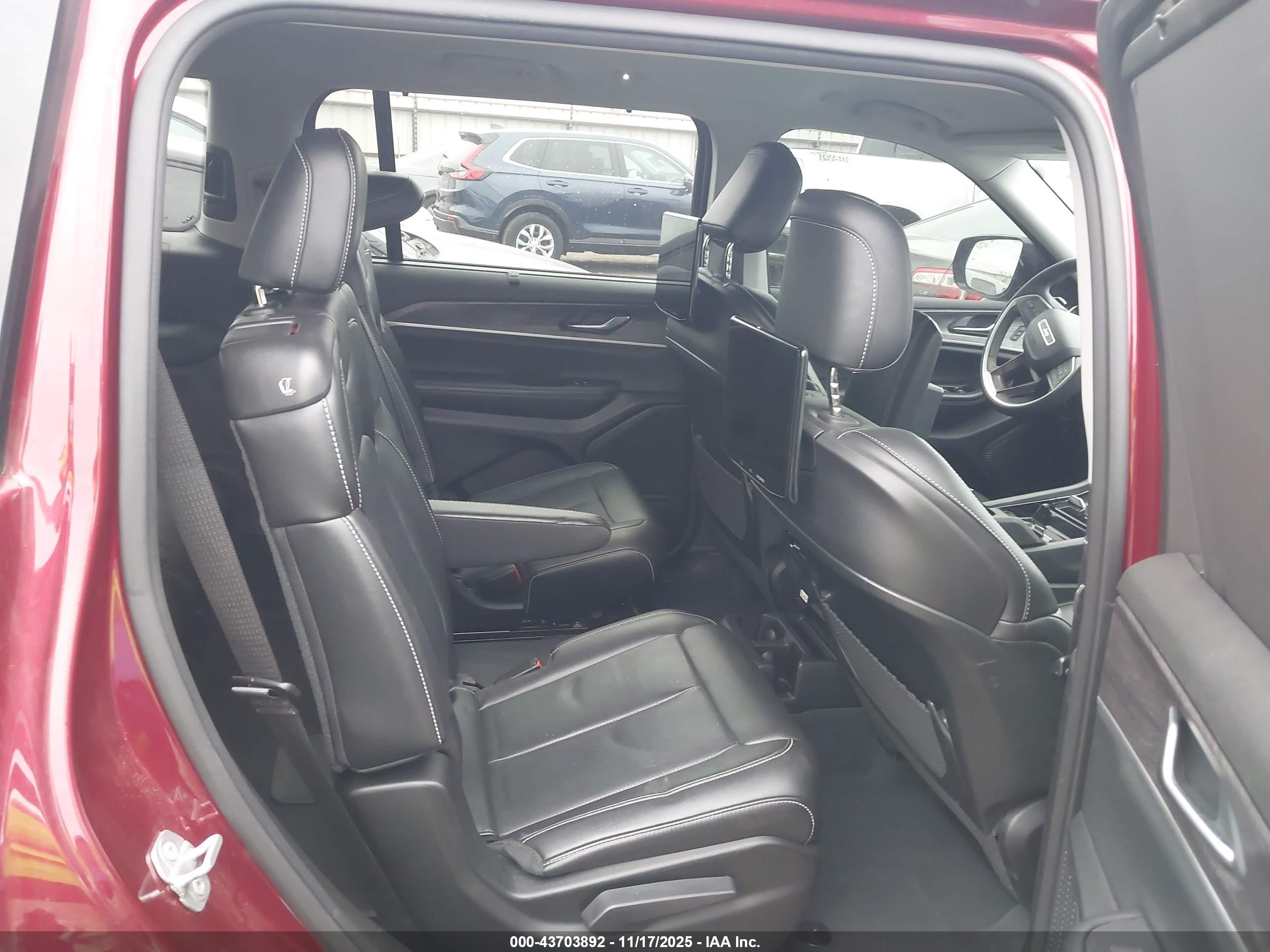 JEEP GRAND image 8