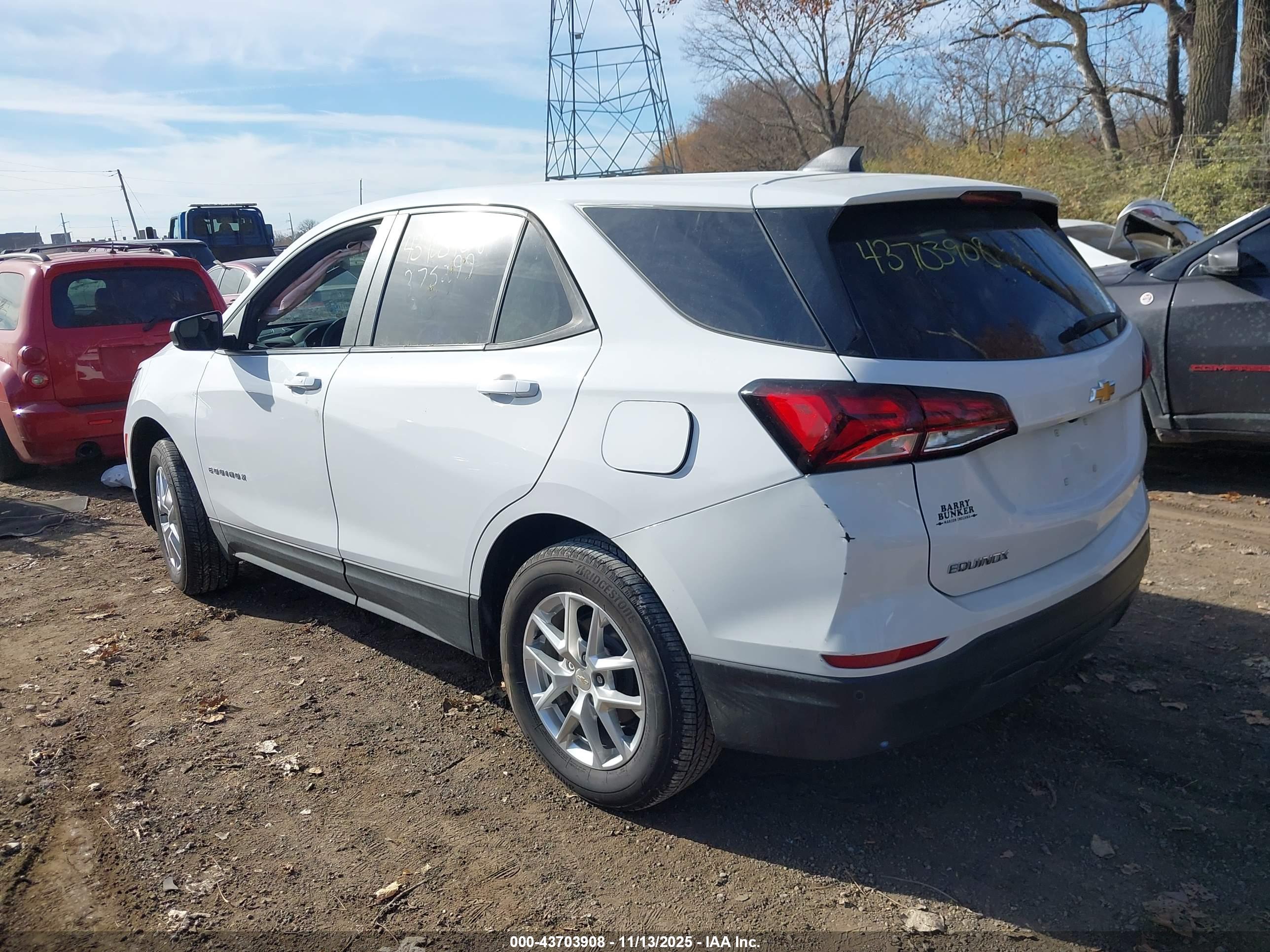 CHEVROLET EQUINOX image 3