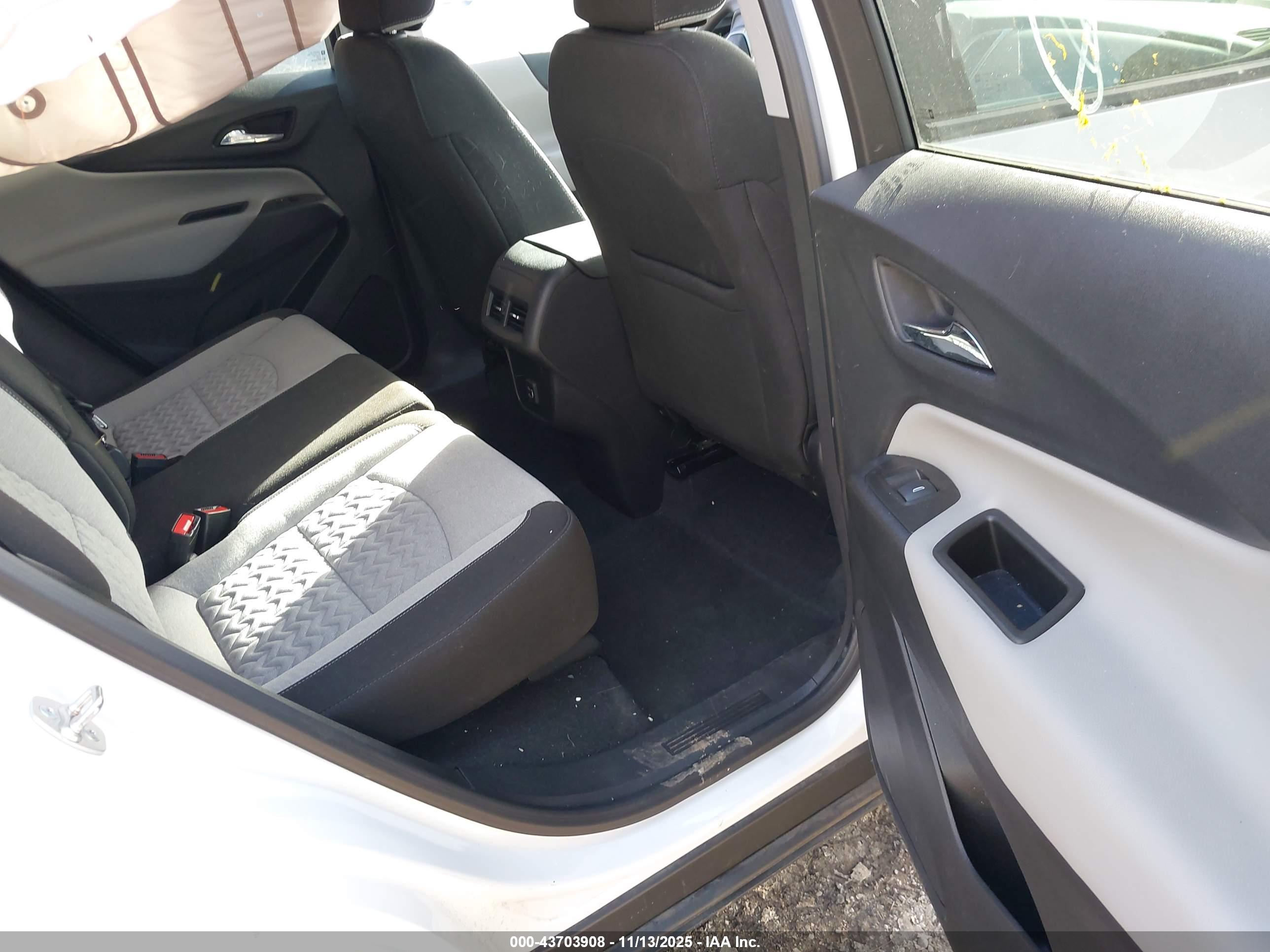 CHEVROLET EQUINOX image 8