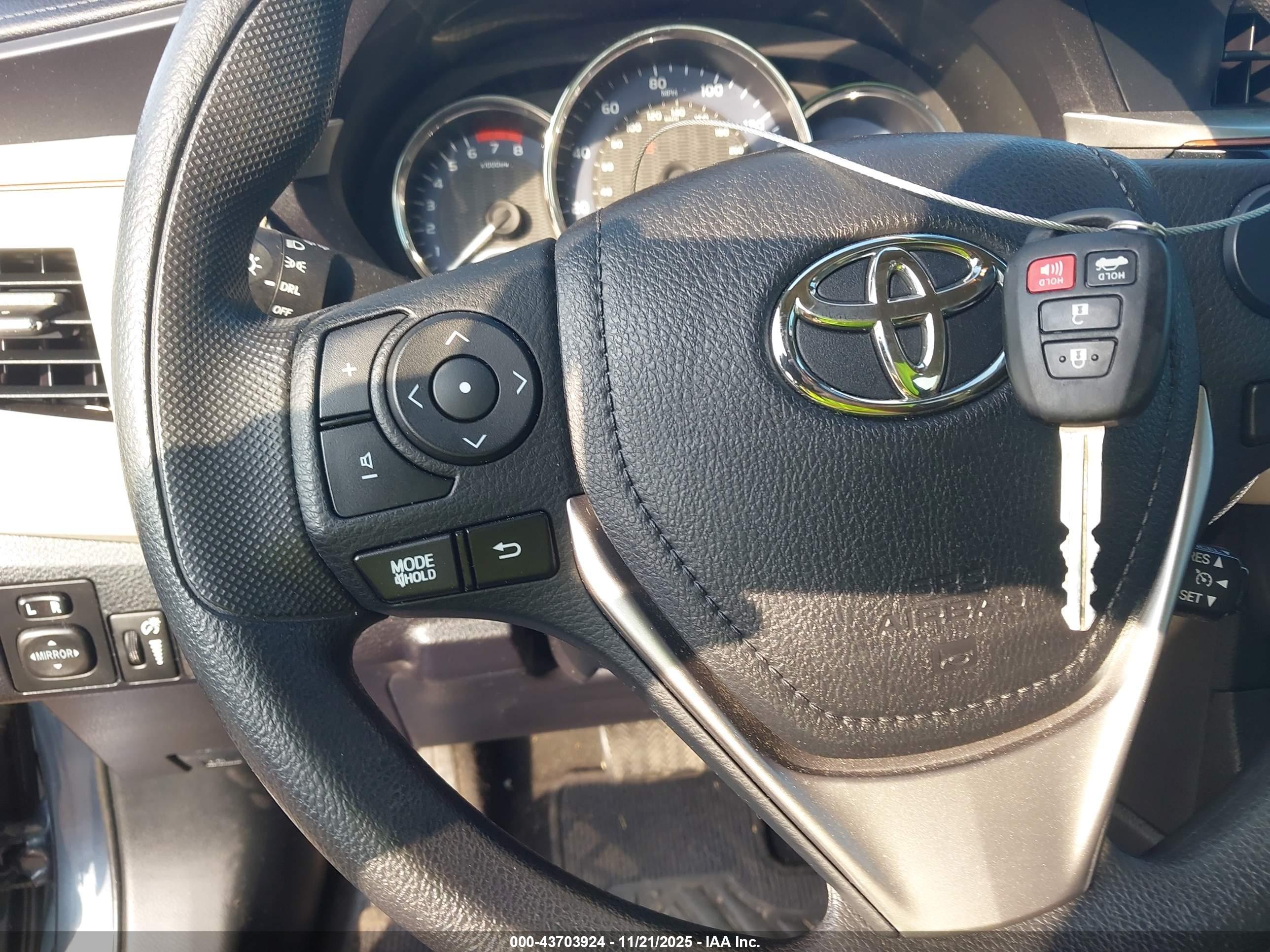 TOYOTA COROLLA image 11