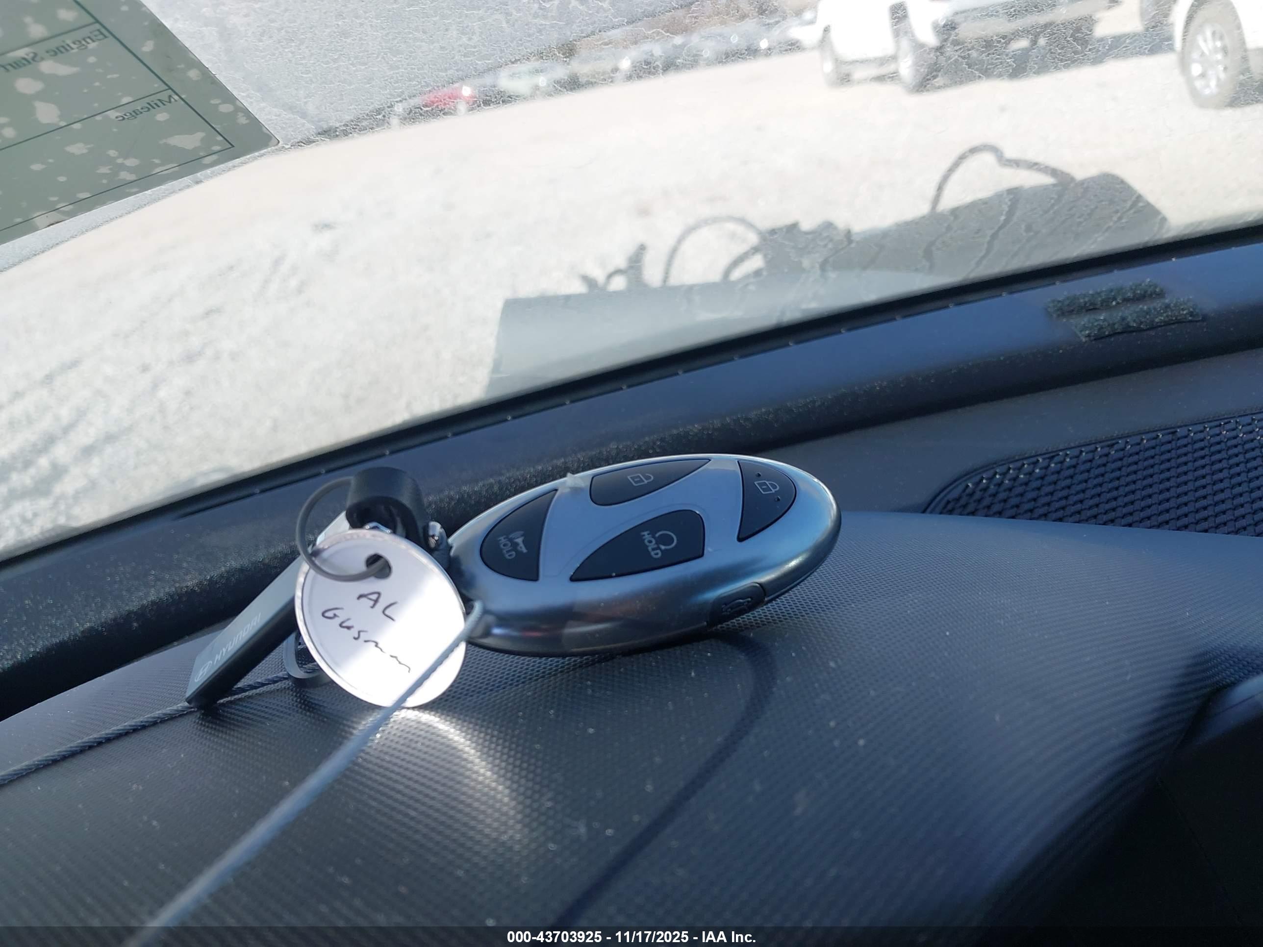HYUNDAI ELANTRA image 11