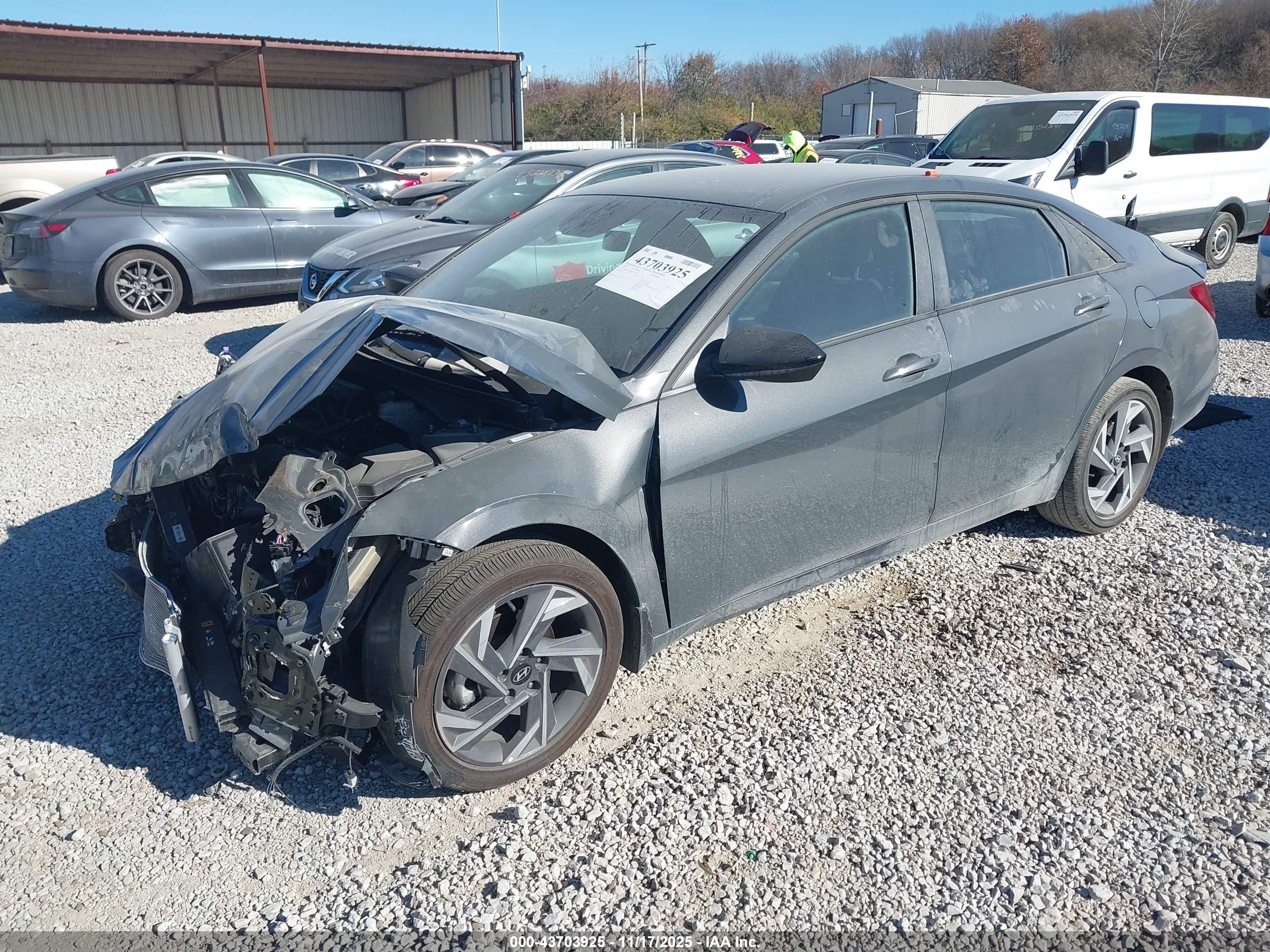 HYUNDAI ELANTRA image 2