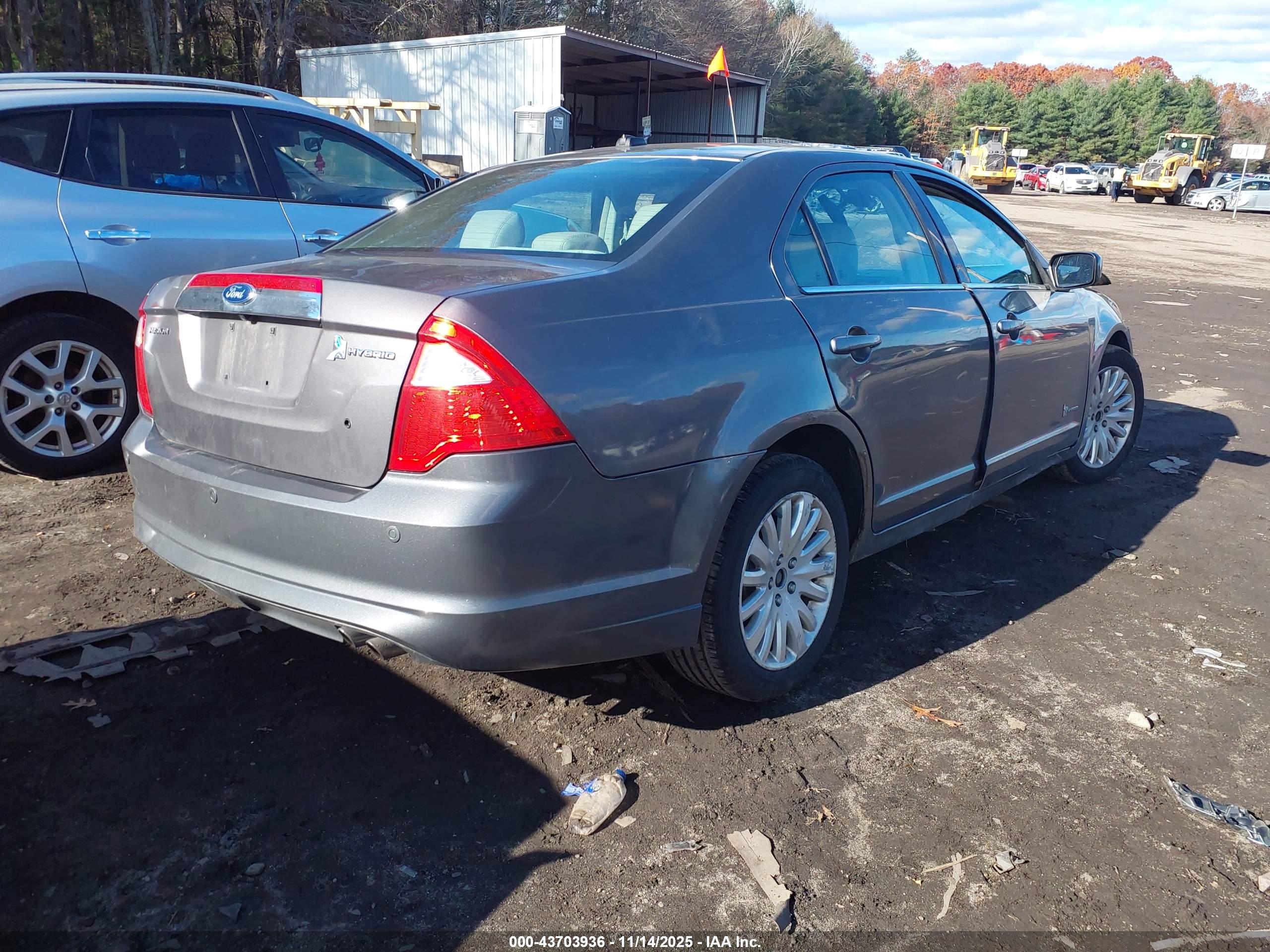 FORD FUSION image 4