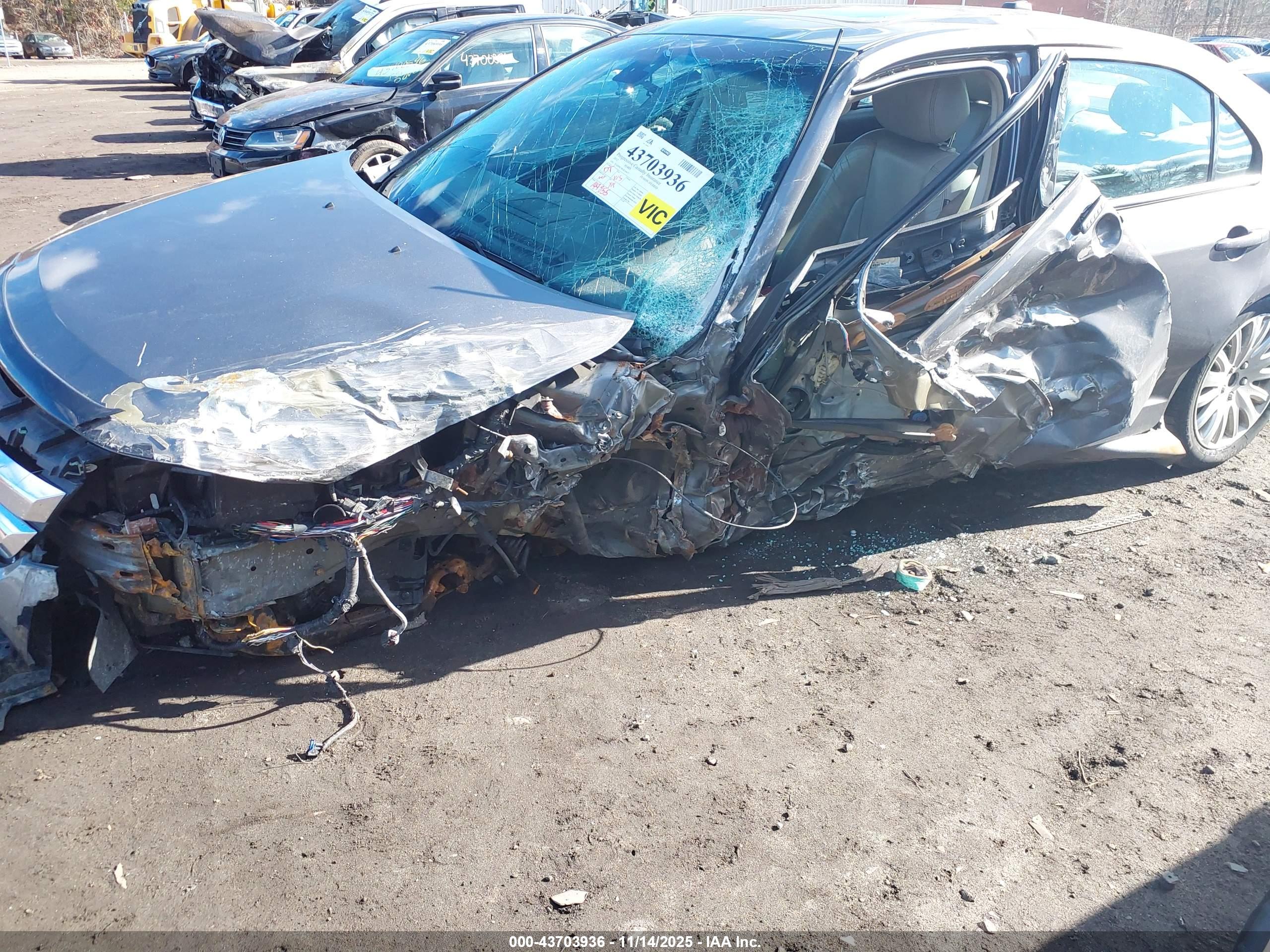 FORD FUSION image 6