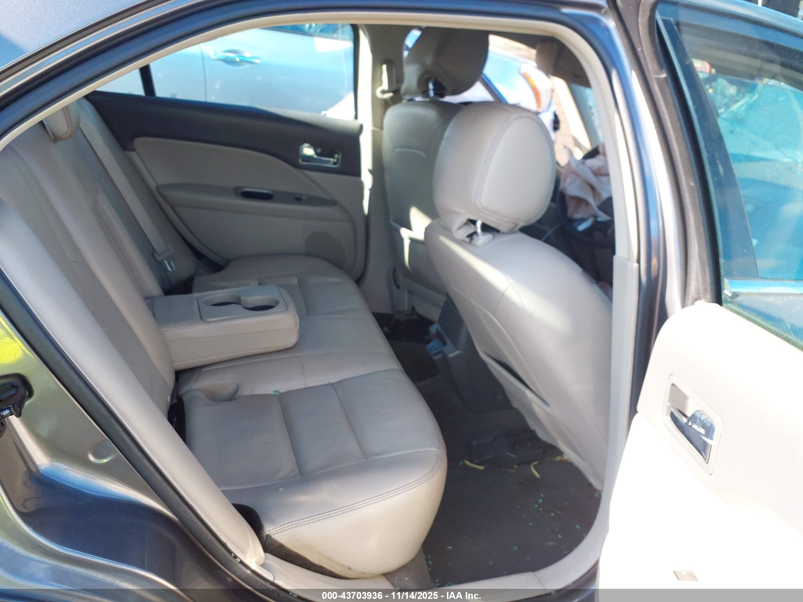 FORD FUSION image 8