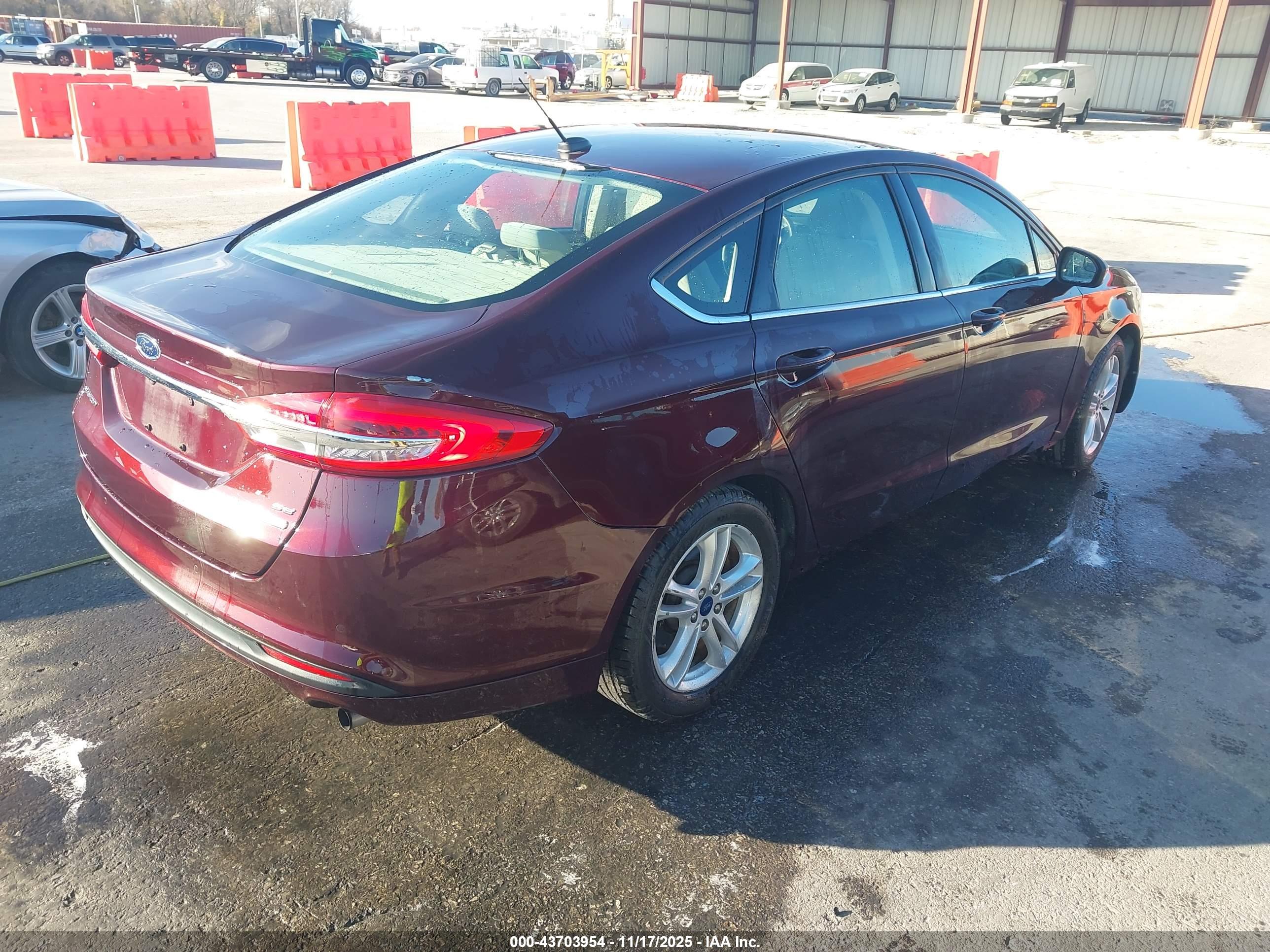 FORD FUSION image 4