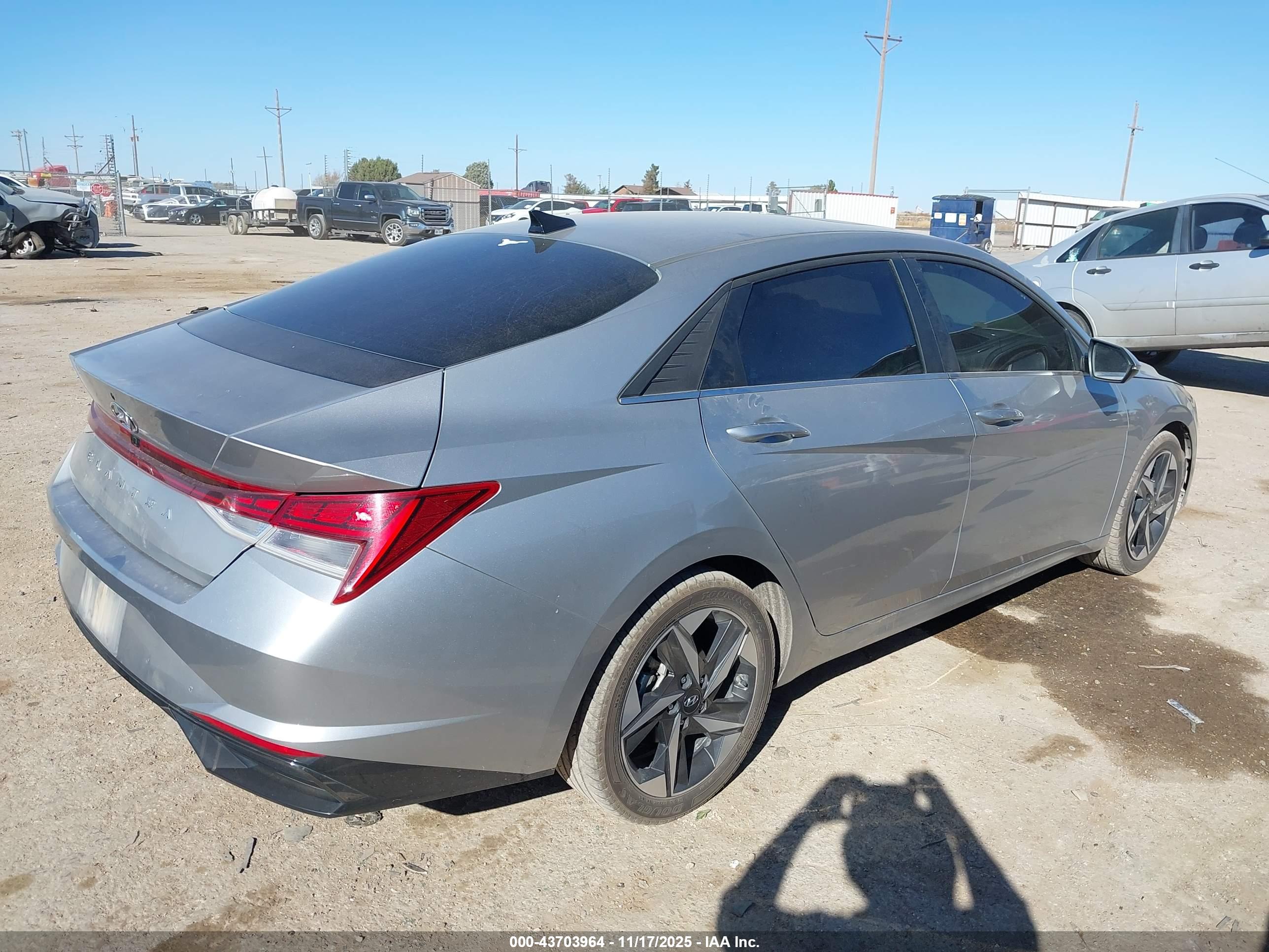 HYUNDAI ELANTRA image 4