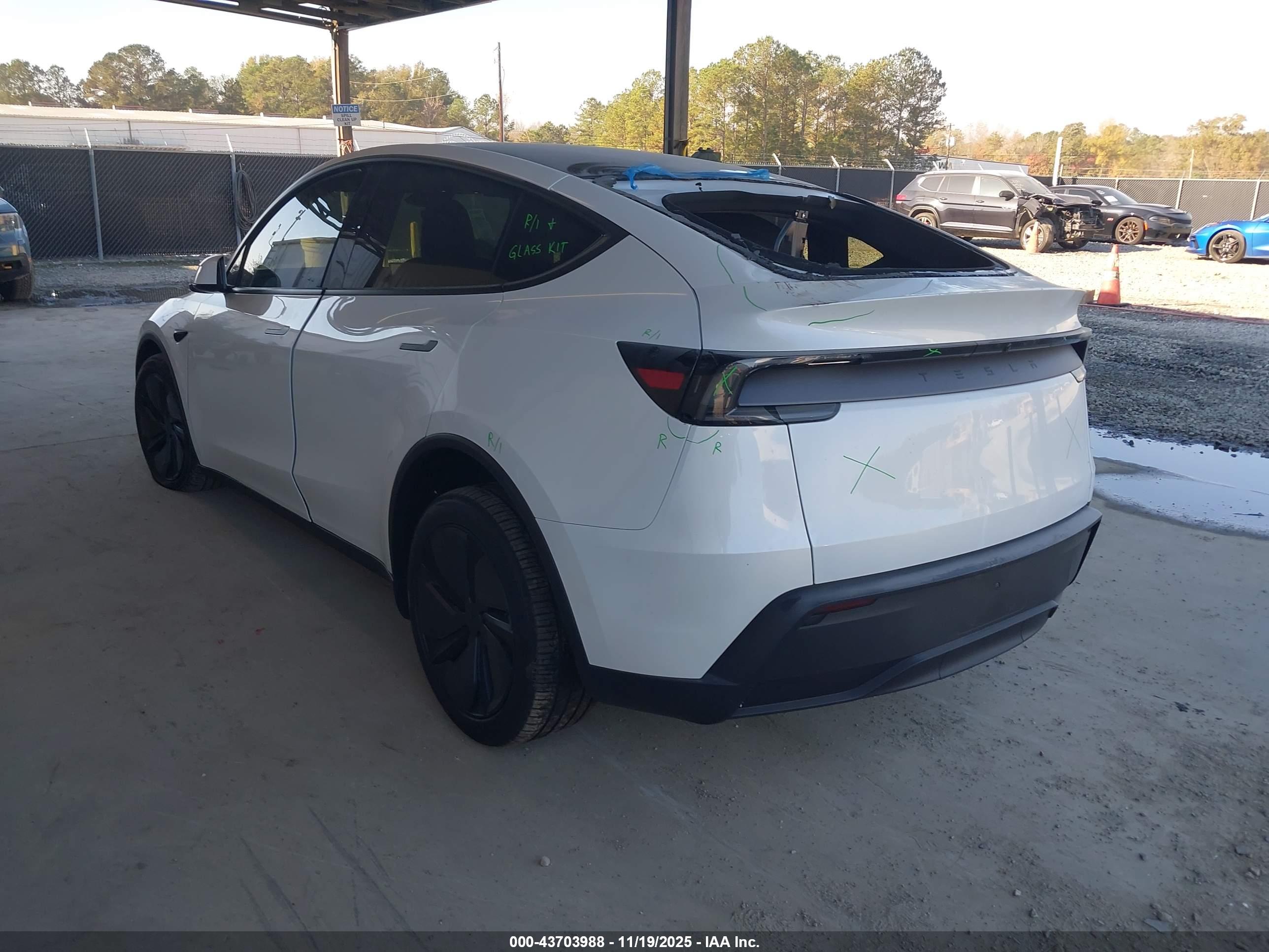 TESLA MODEL image 3