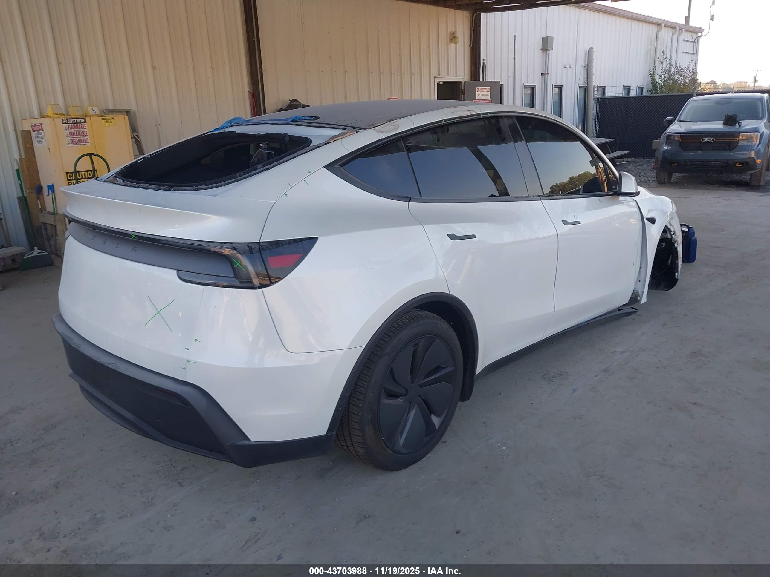 TESLA MODEL image 4
