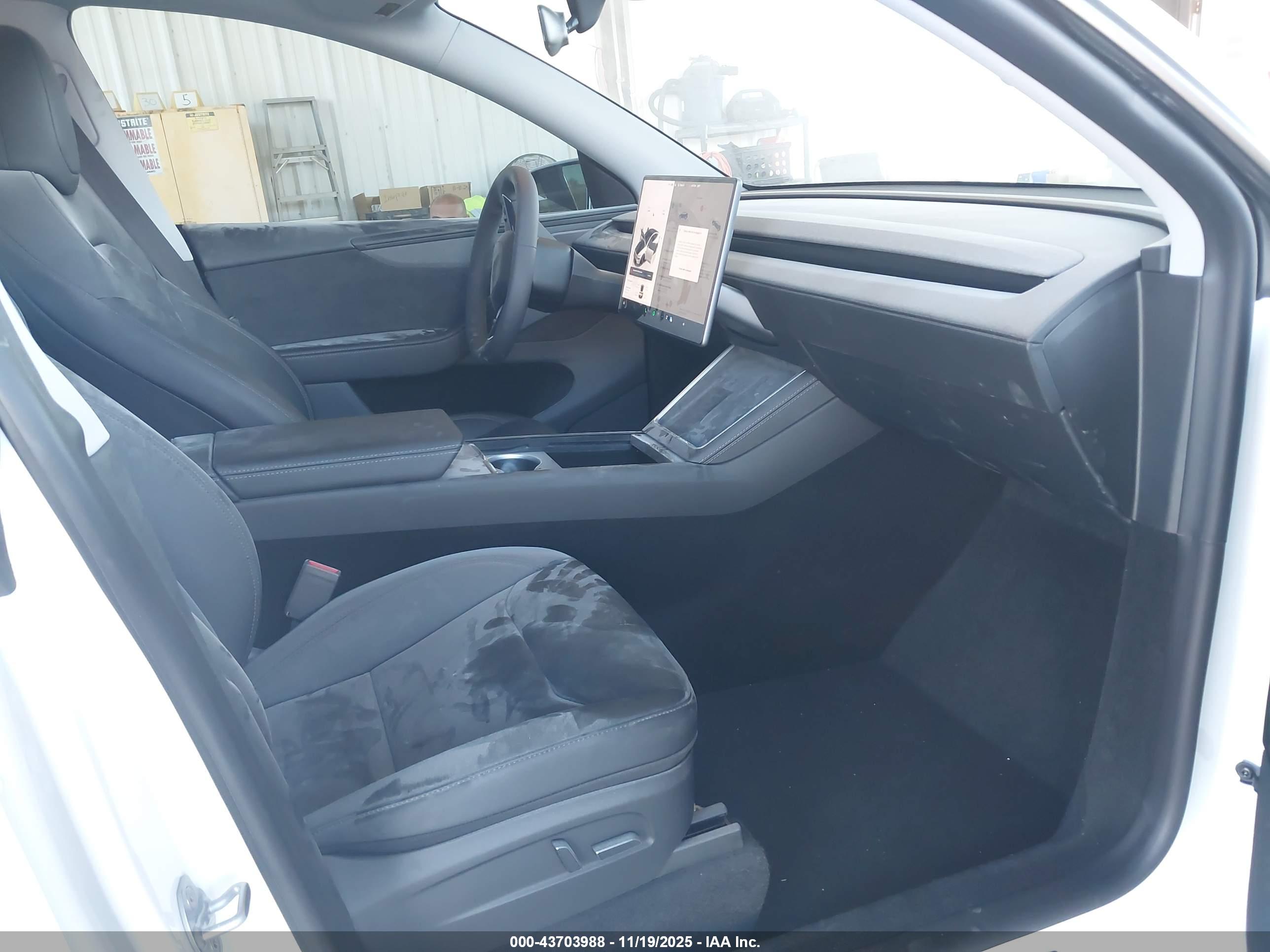 TESLA MODEL image 5
