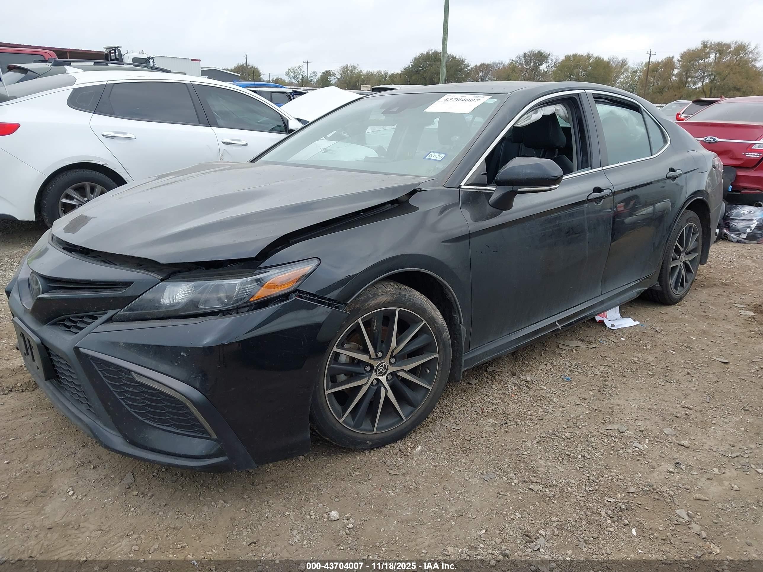 TOYOTA CAMRY image 2